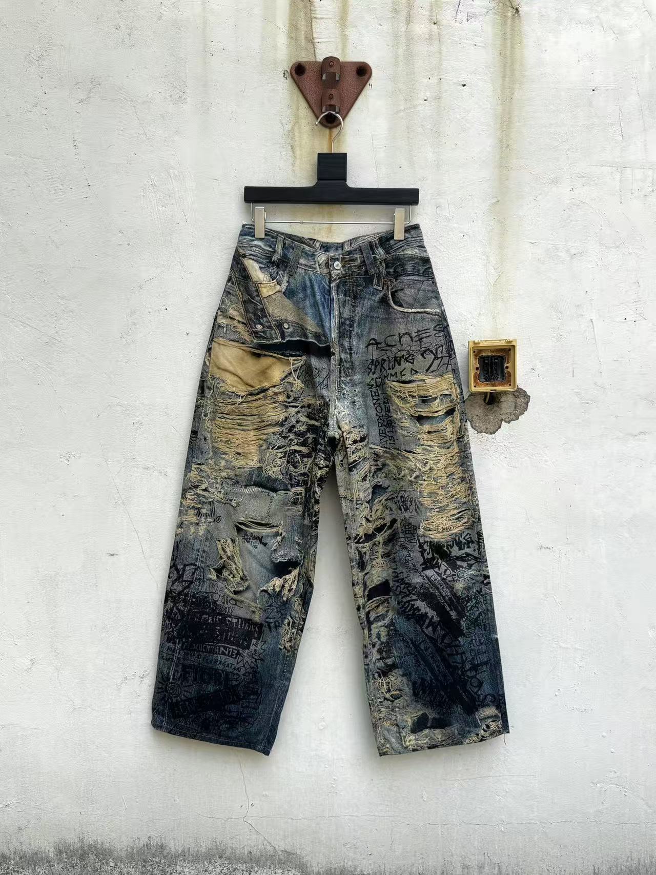 Acne Studios Pants — 04990bc0 Angle 1
