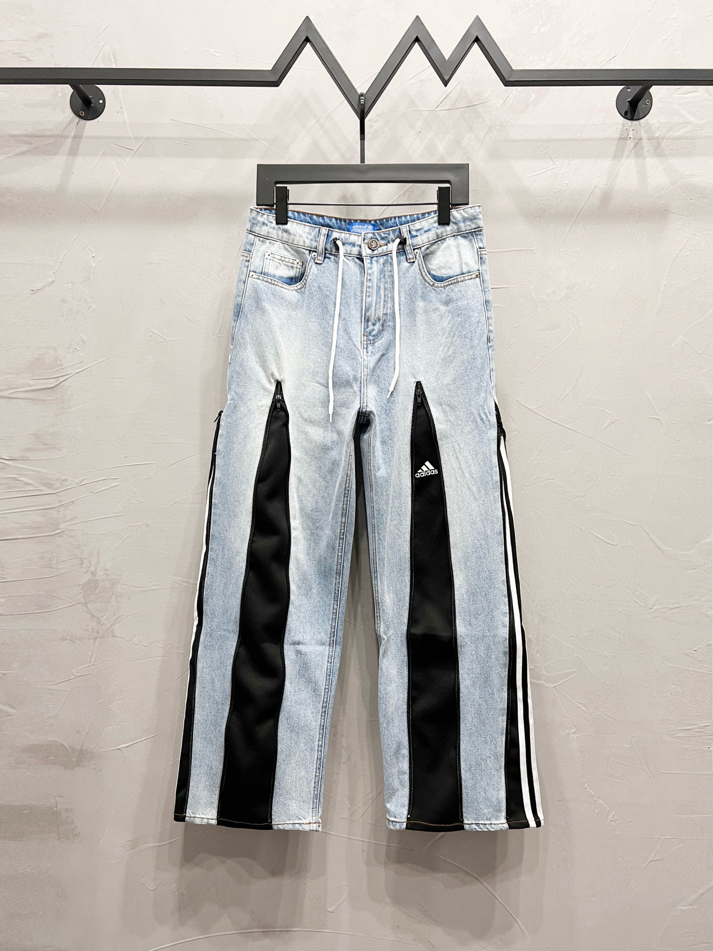 Adidas Pants — 5ca15b1e Angle 1