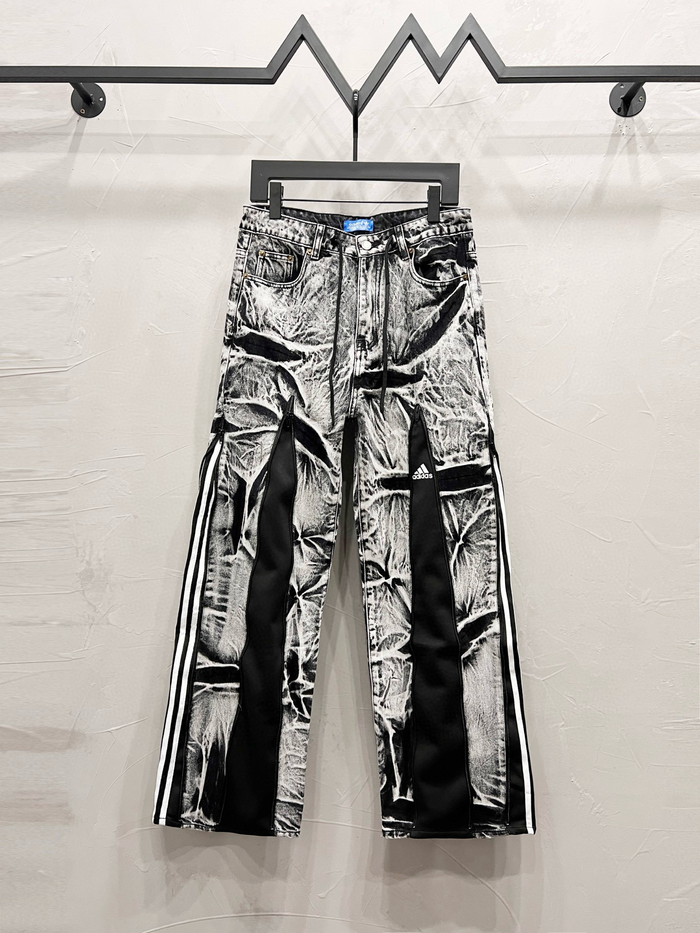 Adidas Pants — 60e0c671 Angle 1