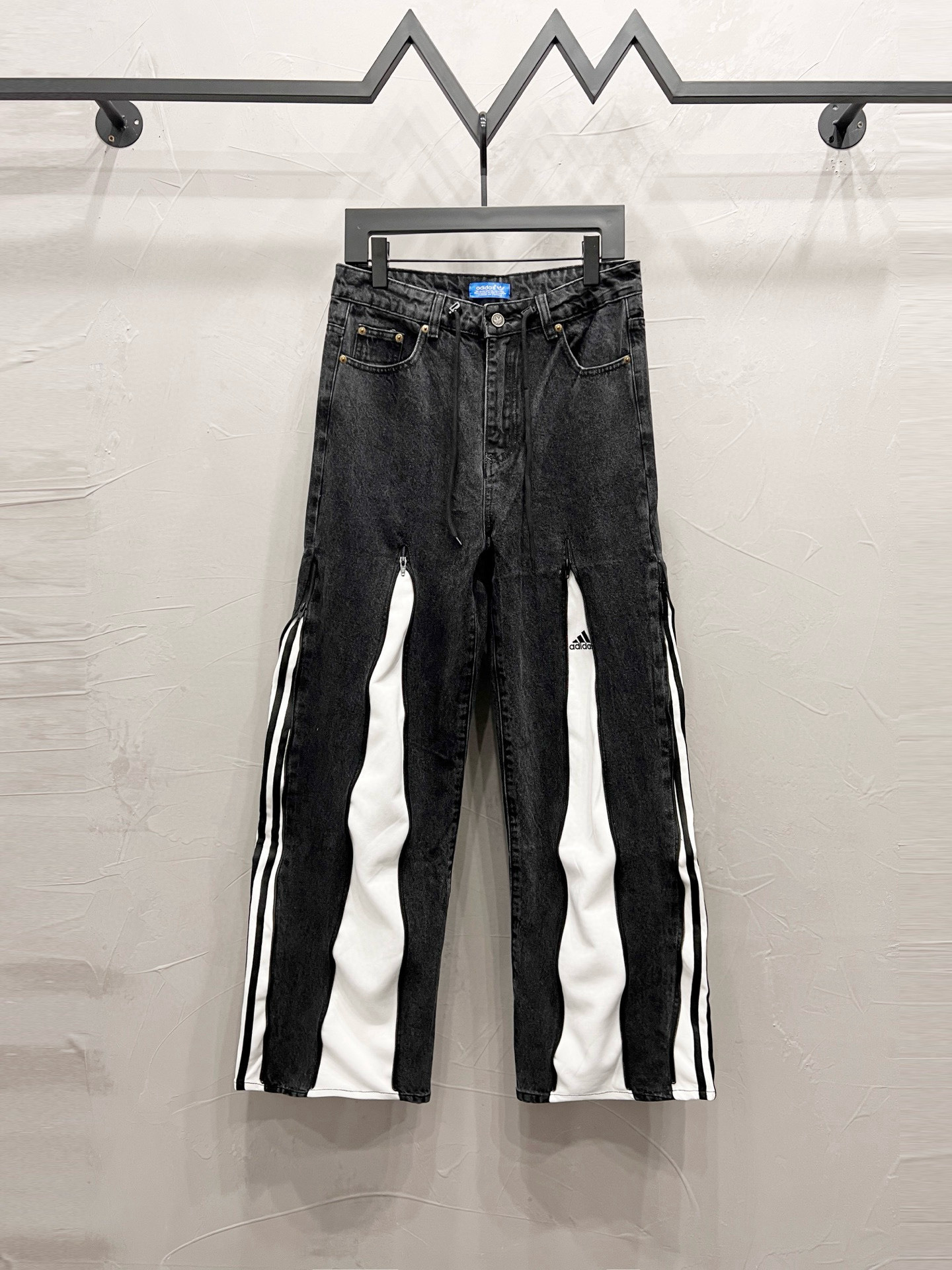 Adidas Pants — 66b66cb5 Angle 1