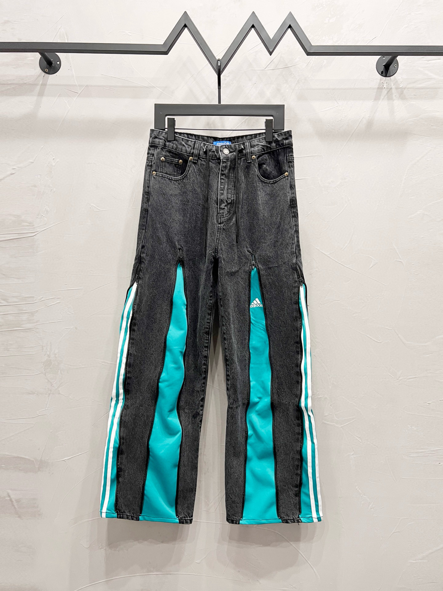 Adidas Pants — 71b40b7d Angle 1