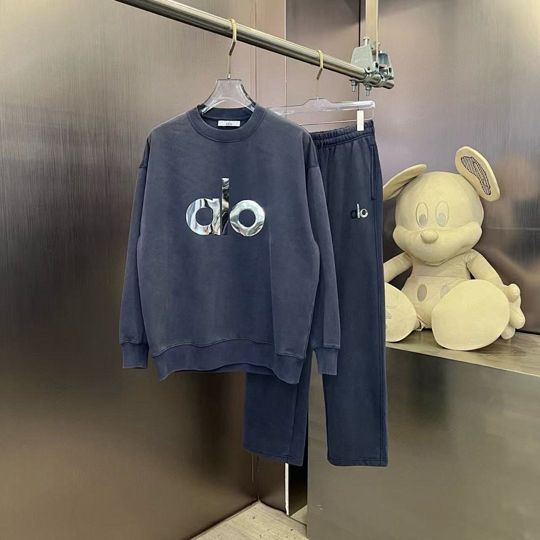 Alo Sweatshirt — 006d2a06 Angle 1