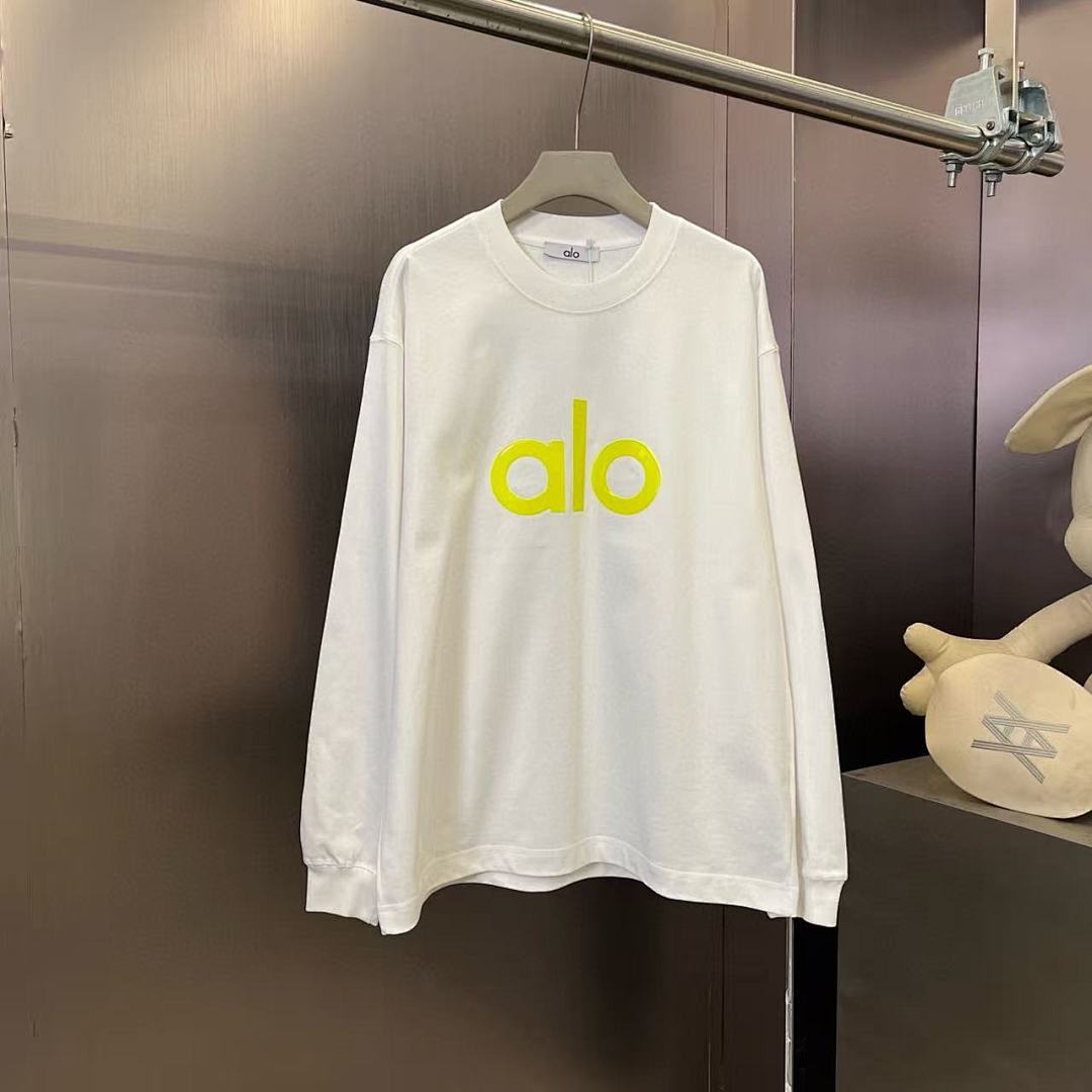 Alo Sweatshirt — 786a0266 Angle 1