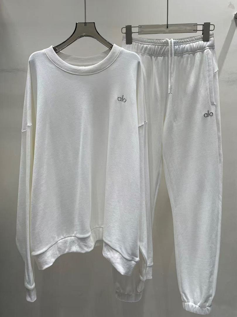 Alo Sweatshirt — 786f8a6d Angle 1
