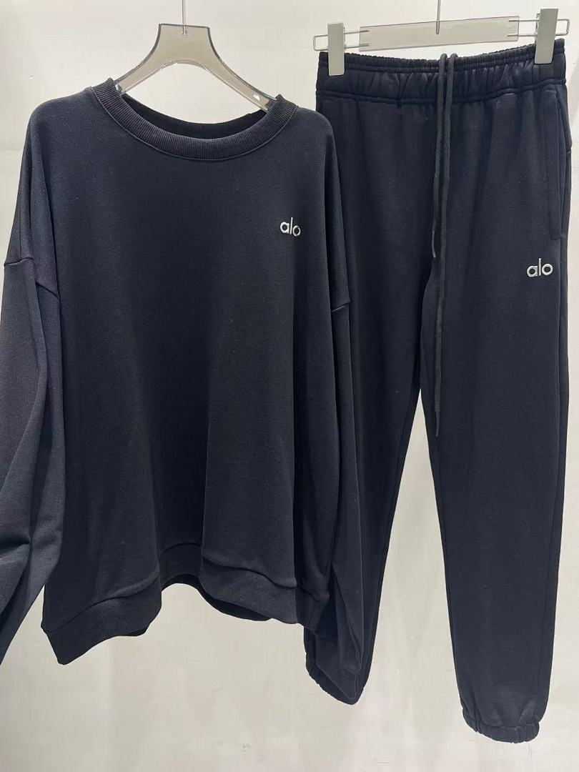 Alo Sweatshirt — 9ada961d Angle 1
