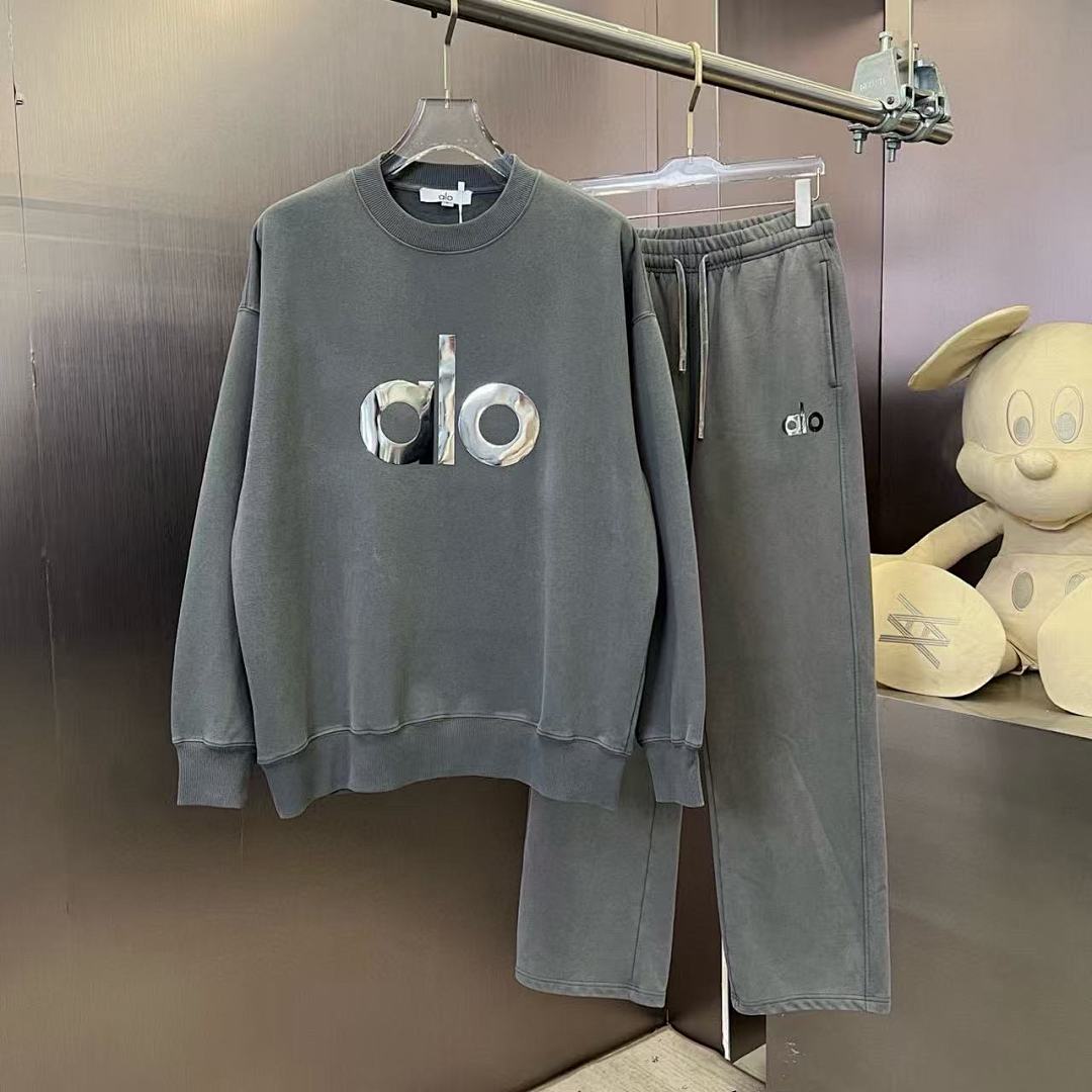 Alo Sweatshirt — c066a17f Angle 1