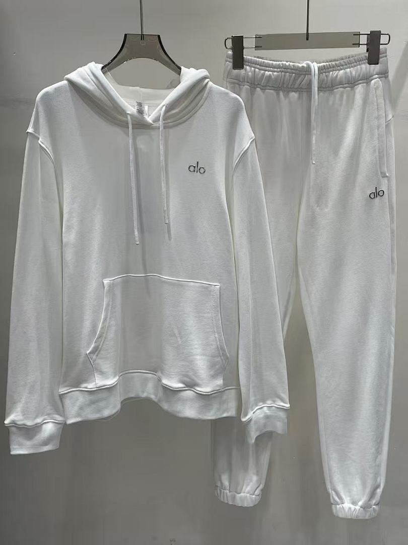 Alo Sweatshirt — d833d272 Angle 1