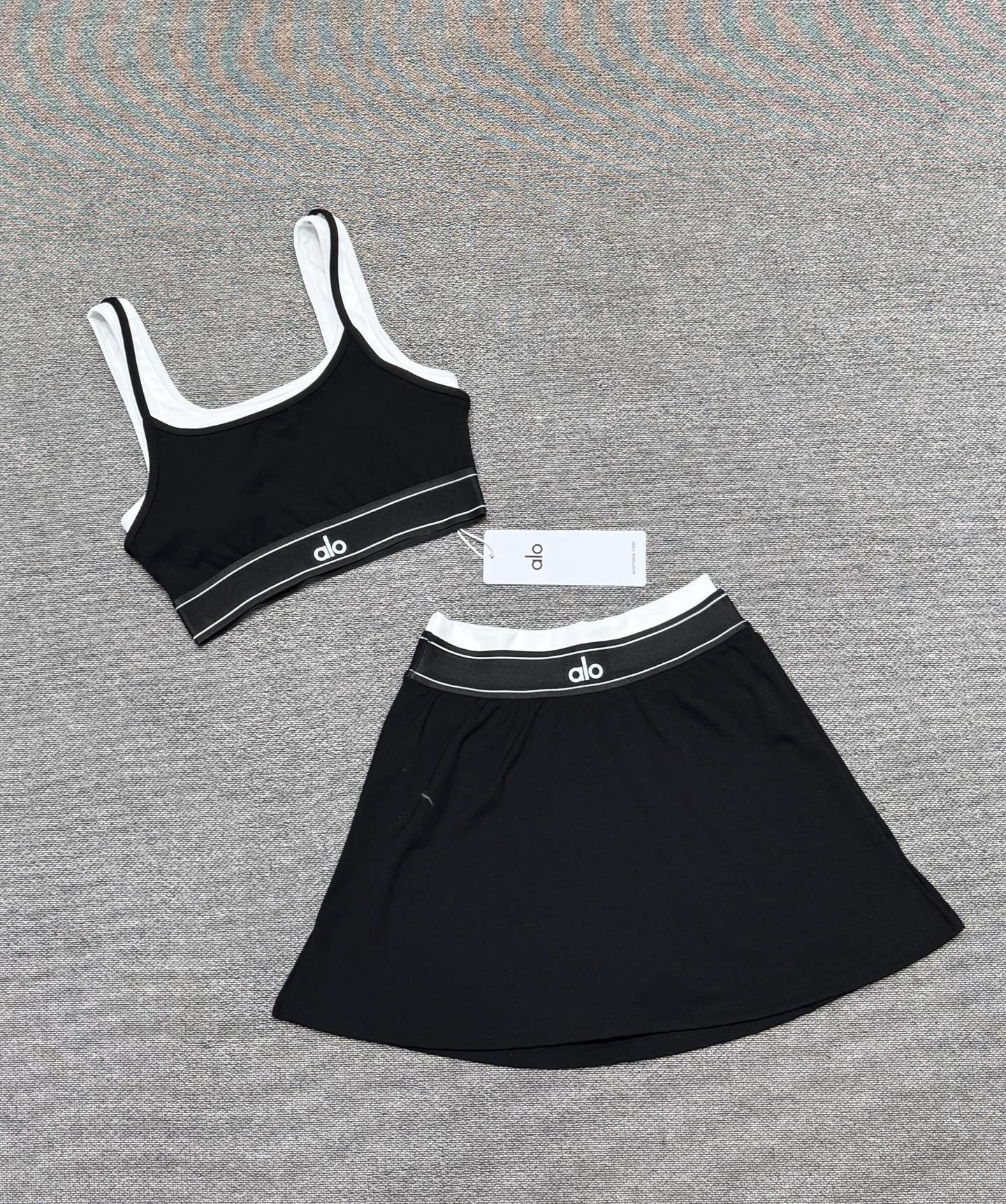 Alo T-Shirt — 05112121 Angle 1