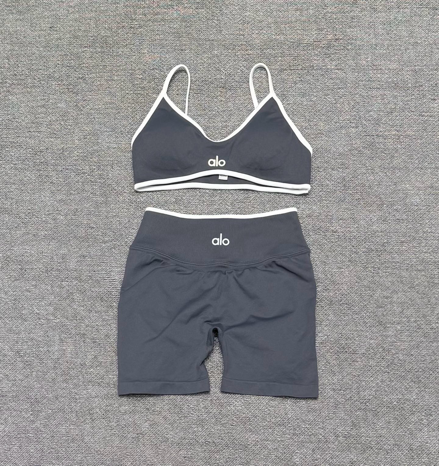 Alo T-Shirt — 09e2de65 Angle 1