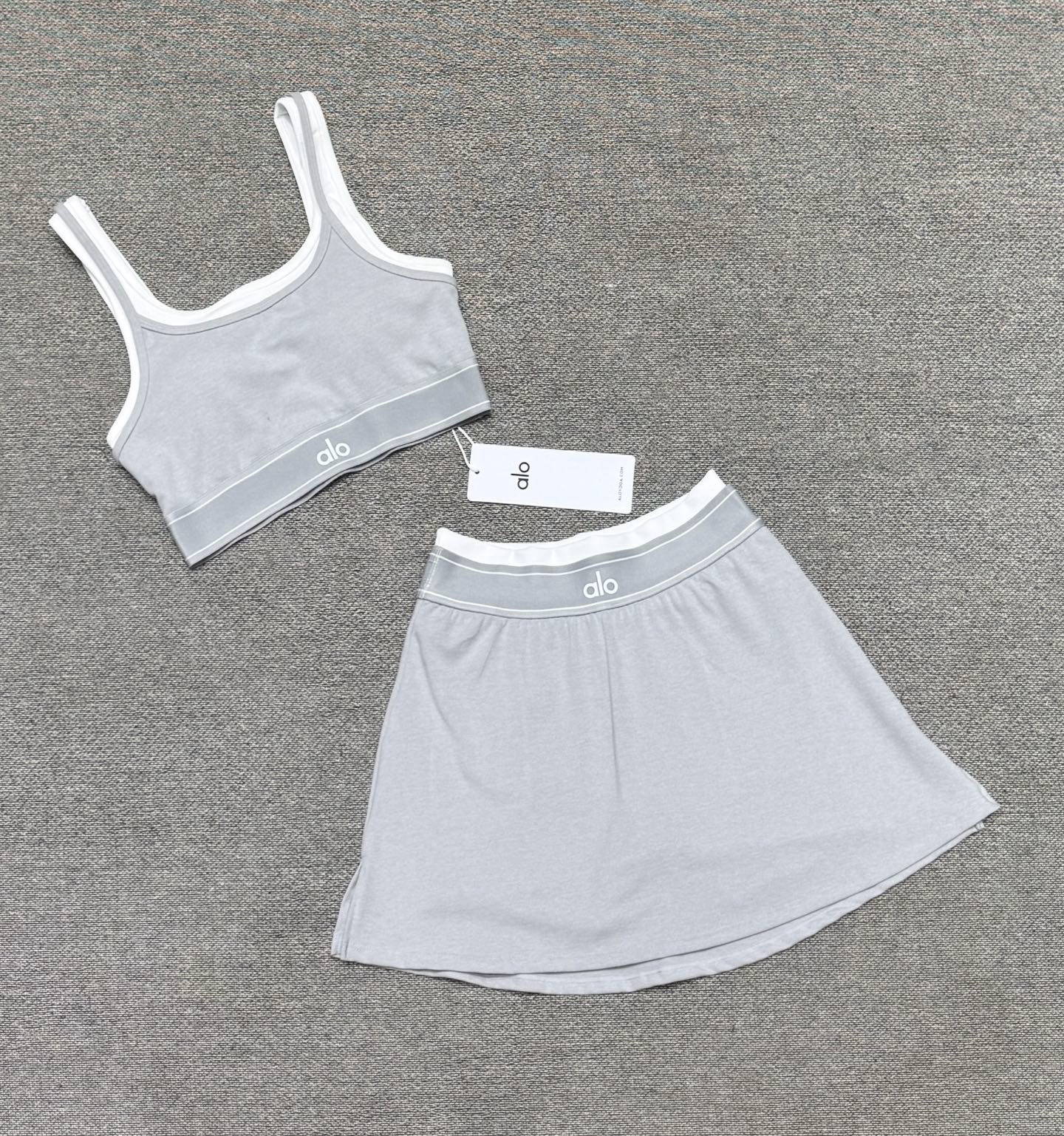 Alo T-Shirt — 0f208f63 Angle 1