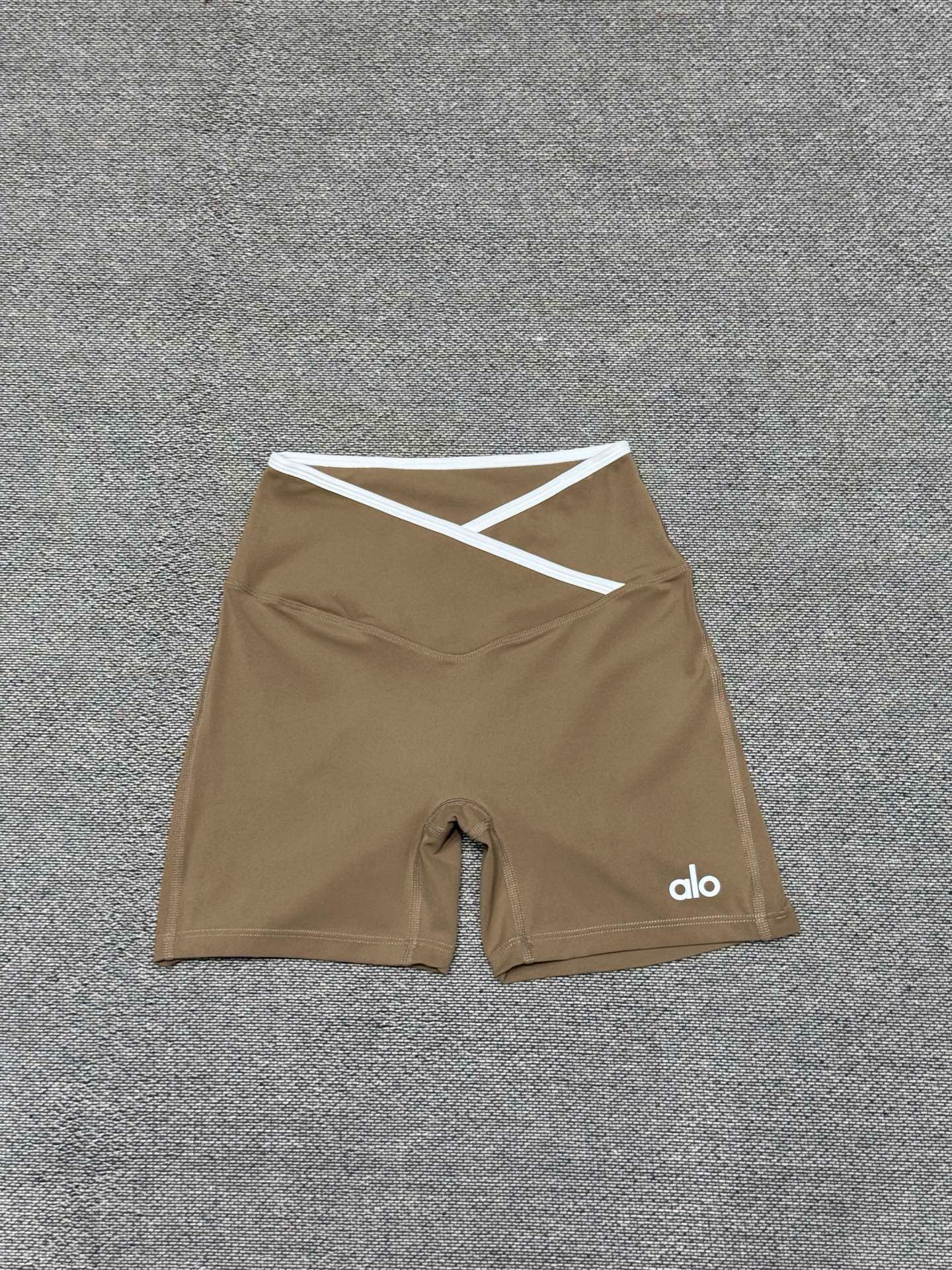 Alo T-Shirt — 127a9b16 Angle 1