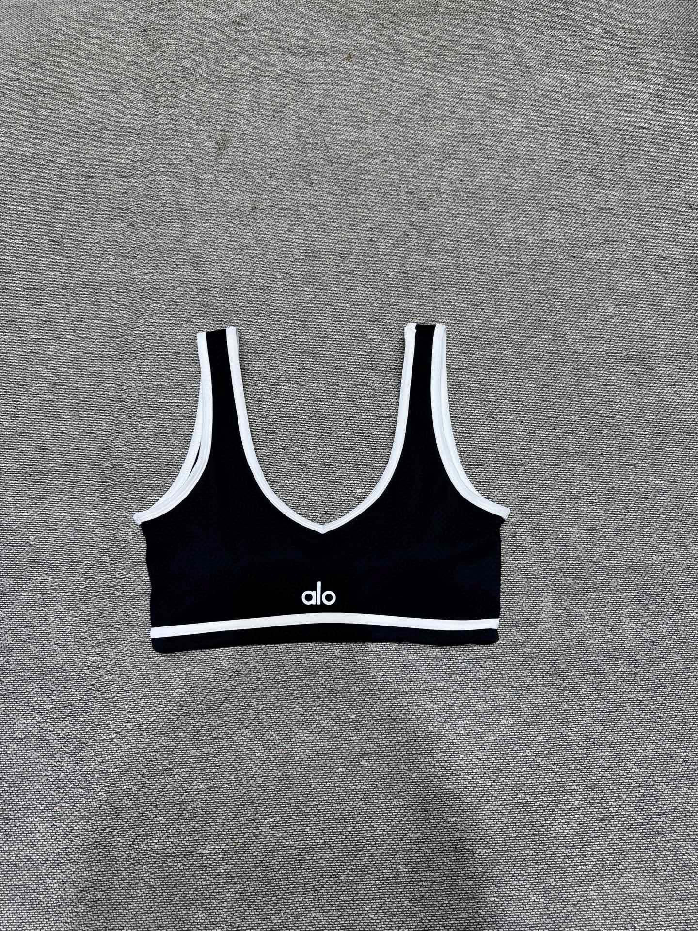 Alo T-Shirt — 1fe2fa5e Angle 1