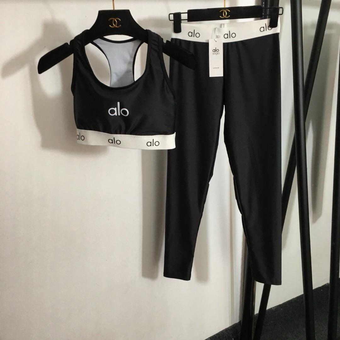 Alo T-Shirt — 60c7e769 Angle 1