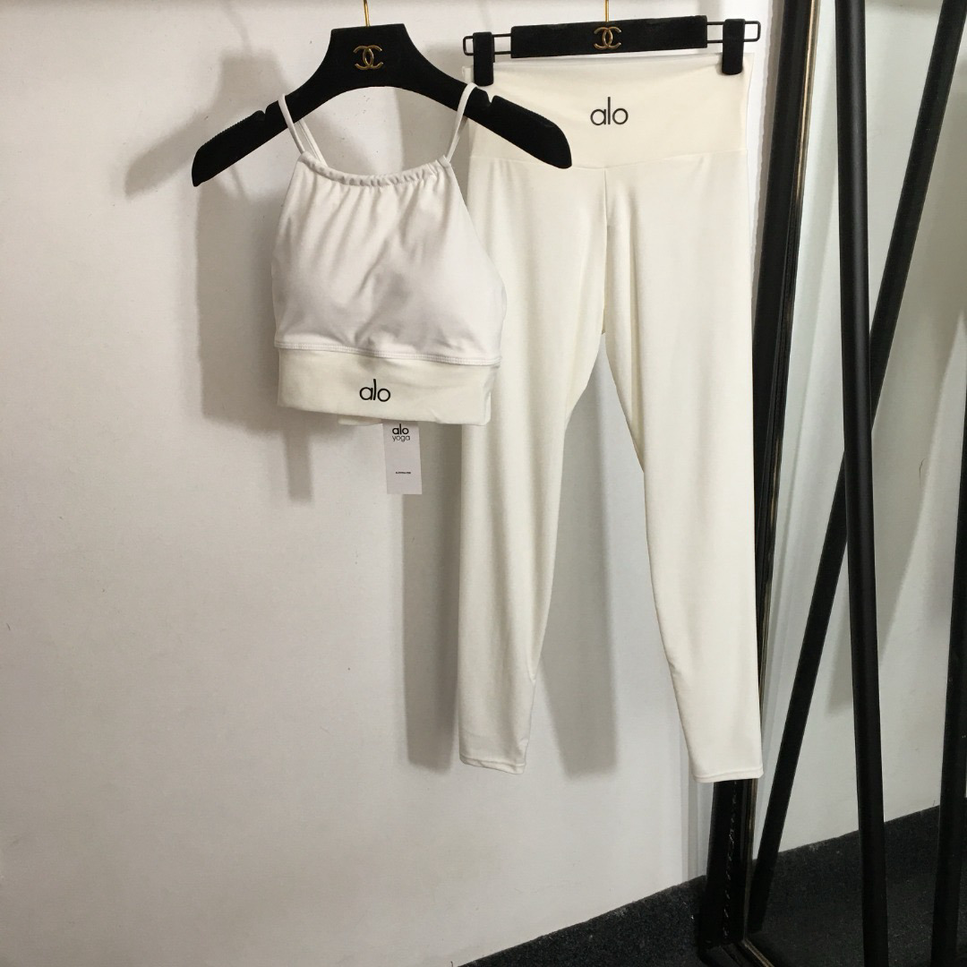 Alo T-Shirt — 6bb7232b Angle 1