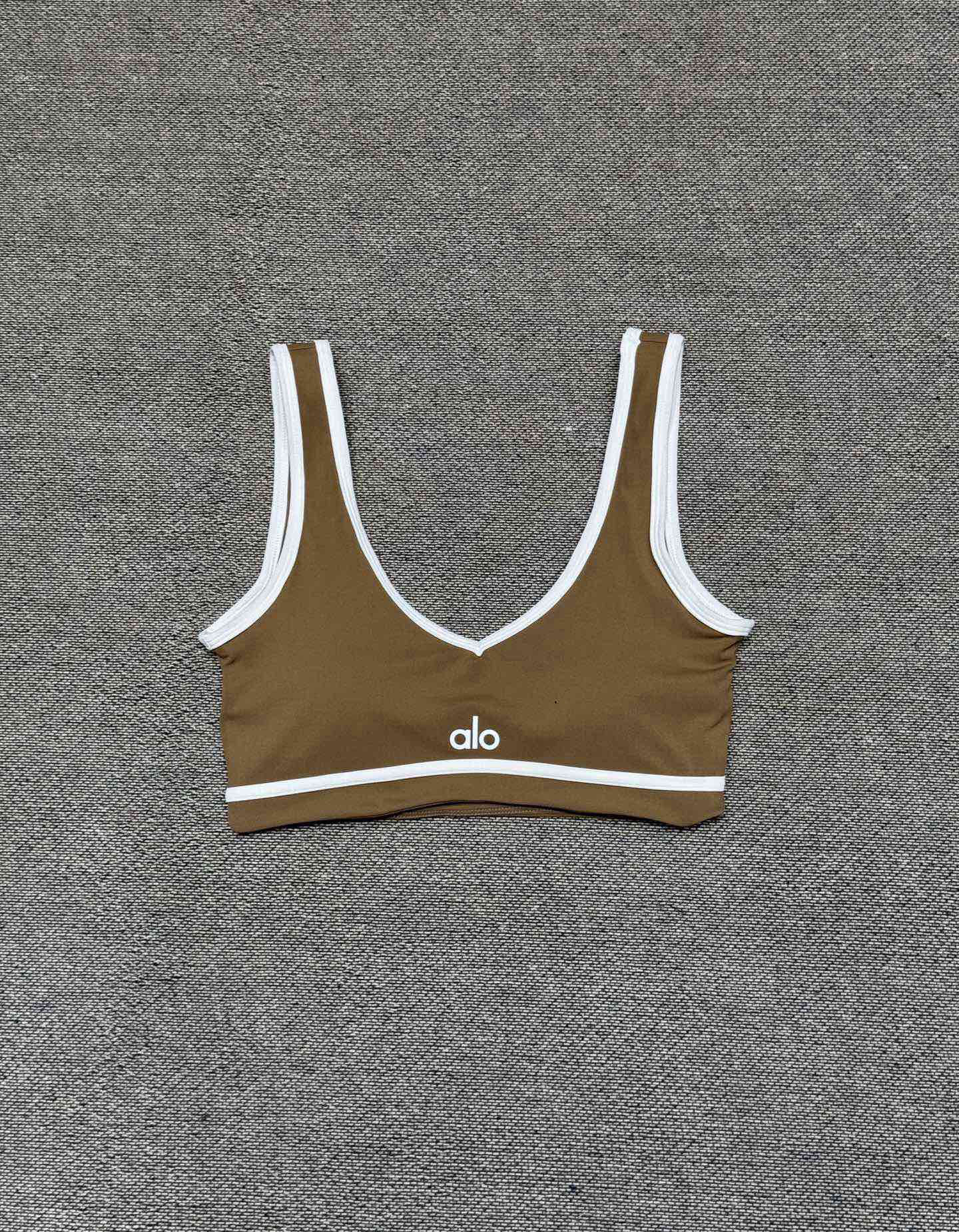 Alo T-Shirt — 7d151813 Angle 1
