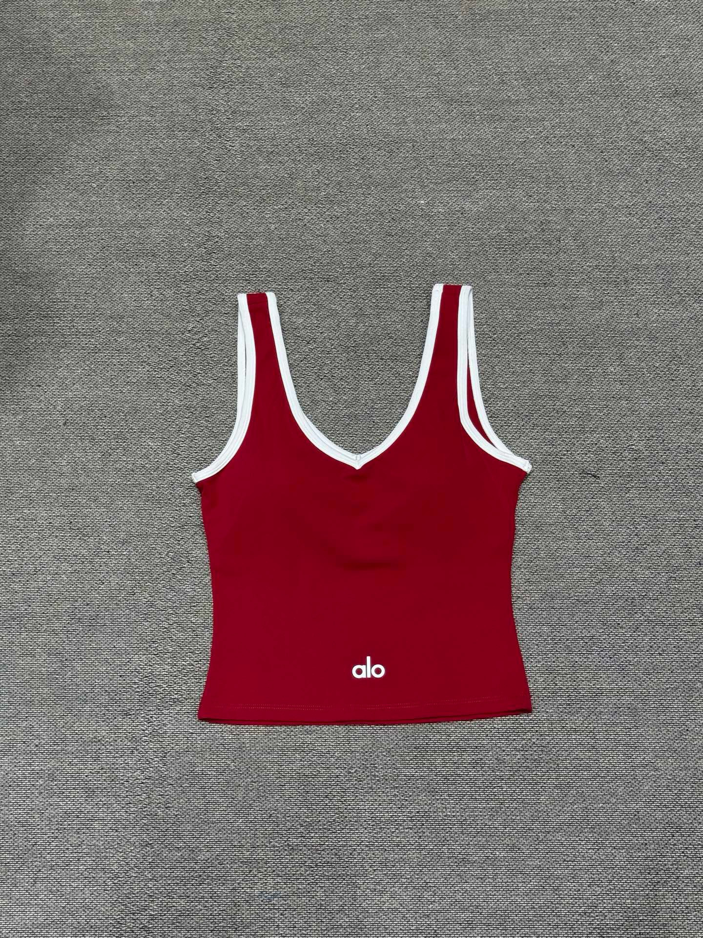 Alo T-Shirt — 881b41a4 Angle 1