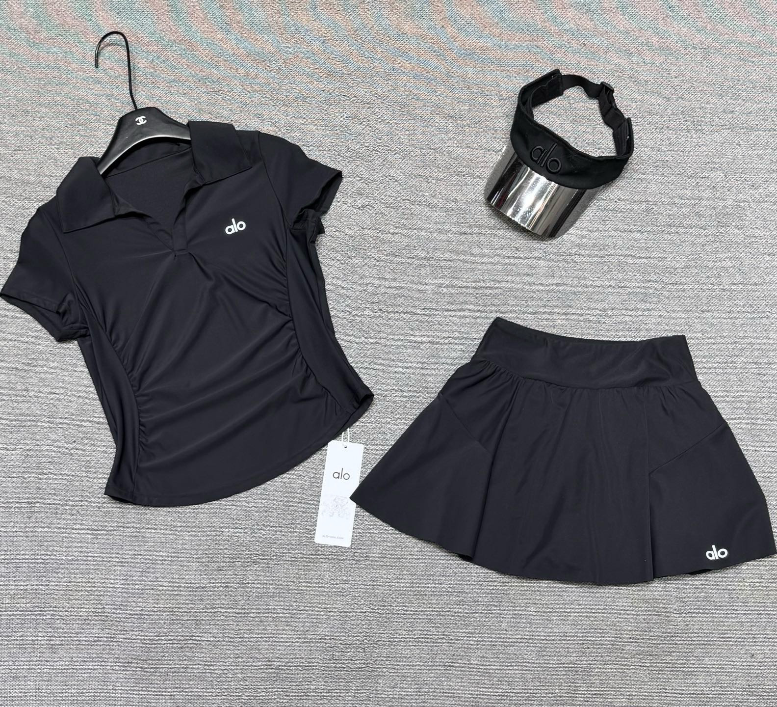 Alo T-Shirt — 884d9320 Angle 1