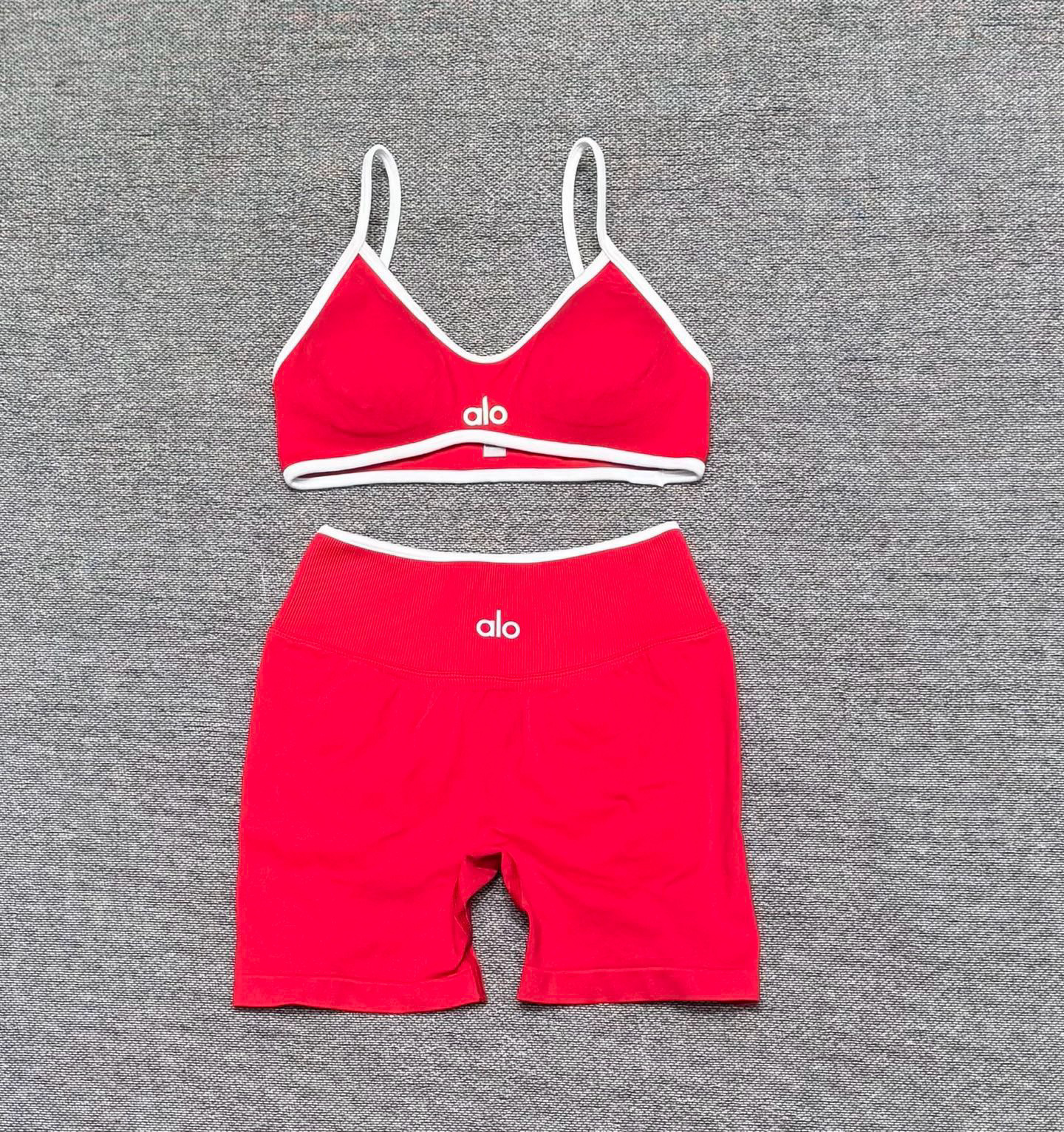 Alo T-Shirt — 8c1d70de Angle 1