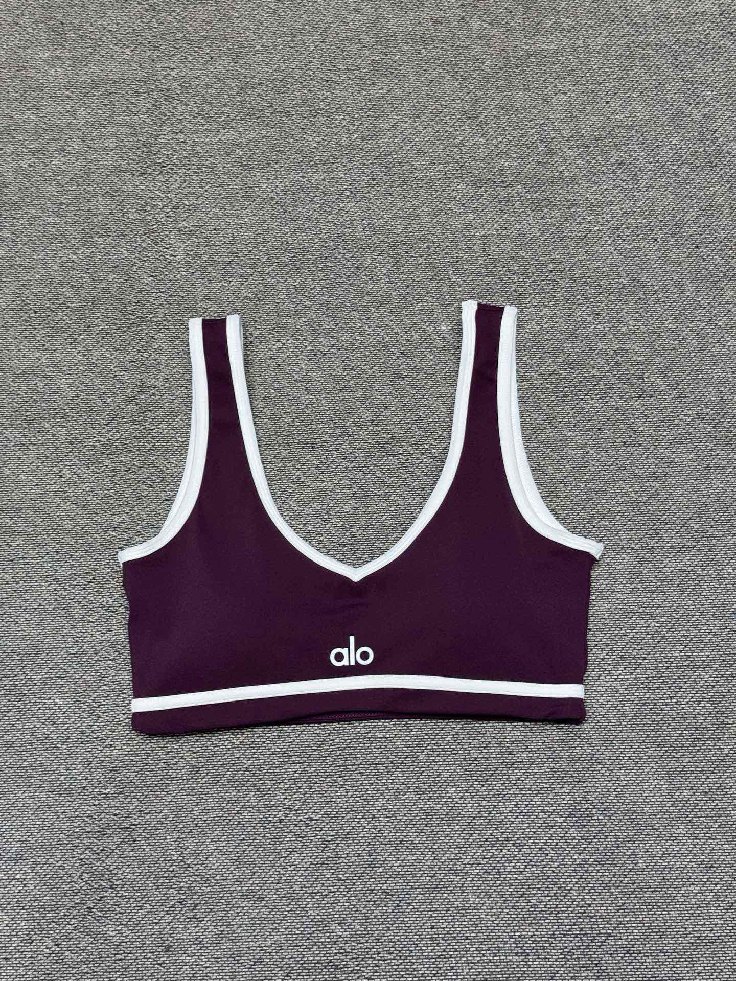 Alo T-Shirt — a0eed5dc Angle 1