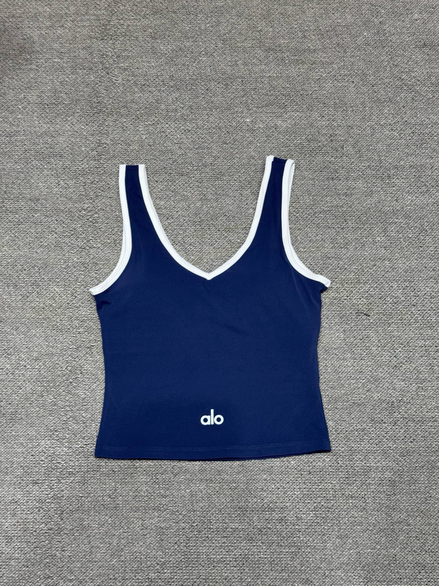 Alo T-Shirt — bb4e86bd Angle 1