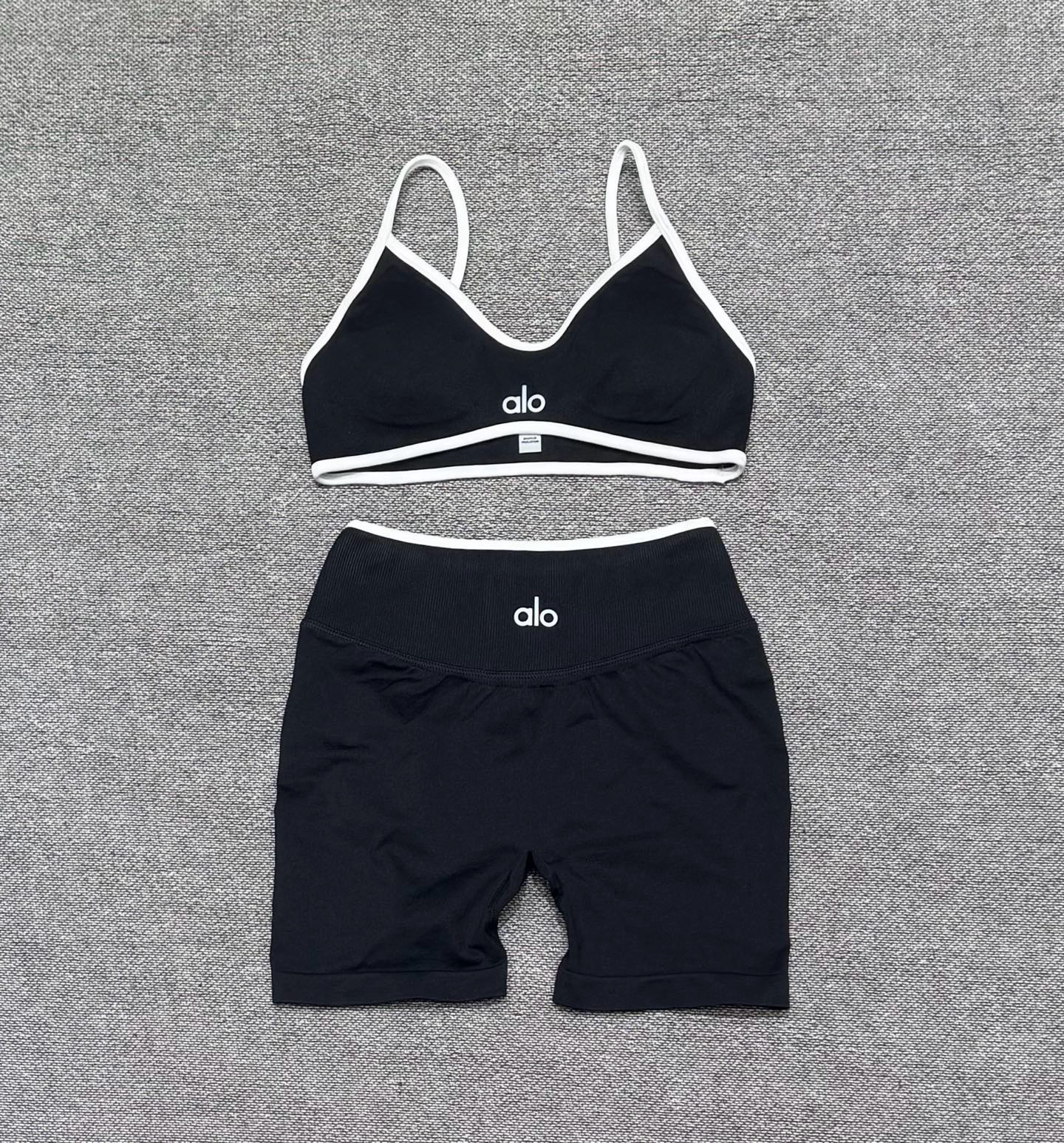 Alo T-Shirt — cba12b97 Angle 1
