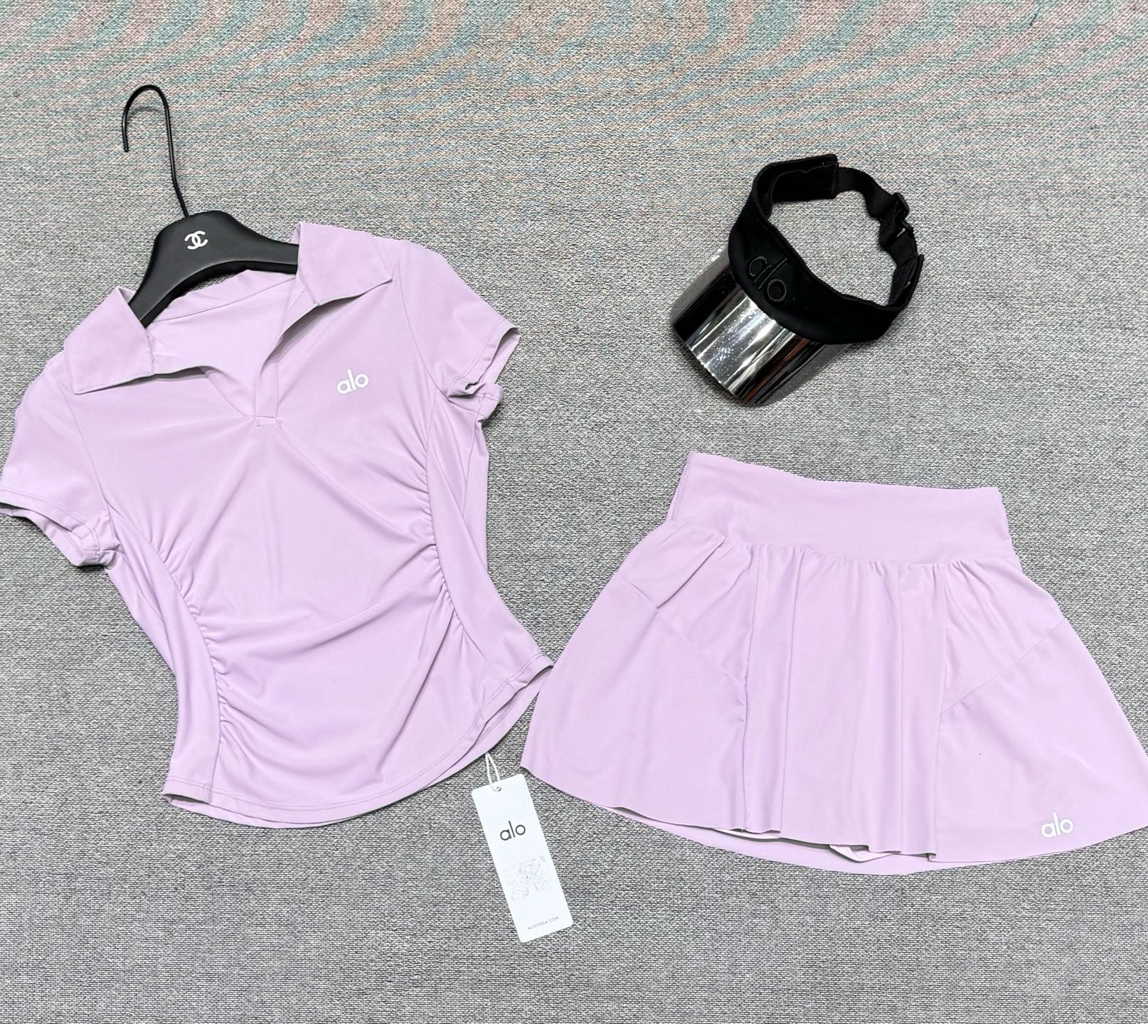 Alo T-Shirt — cdba278b Angle 1