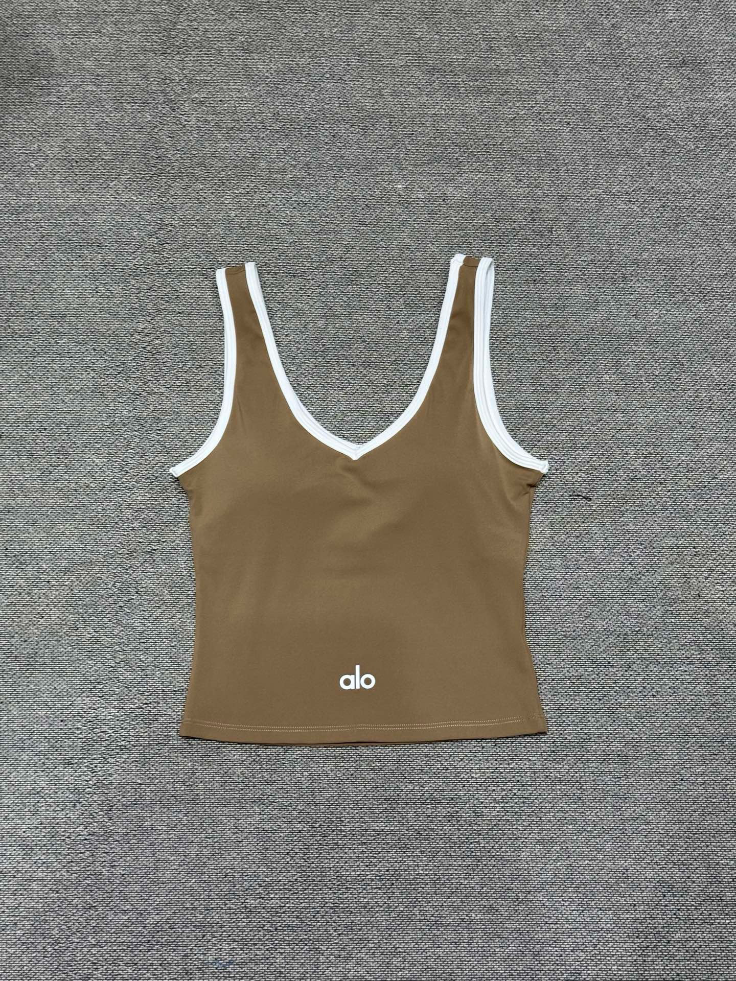 Alo T-Shirt — d68580ec Angle 1