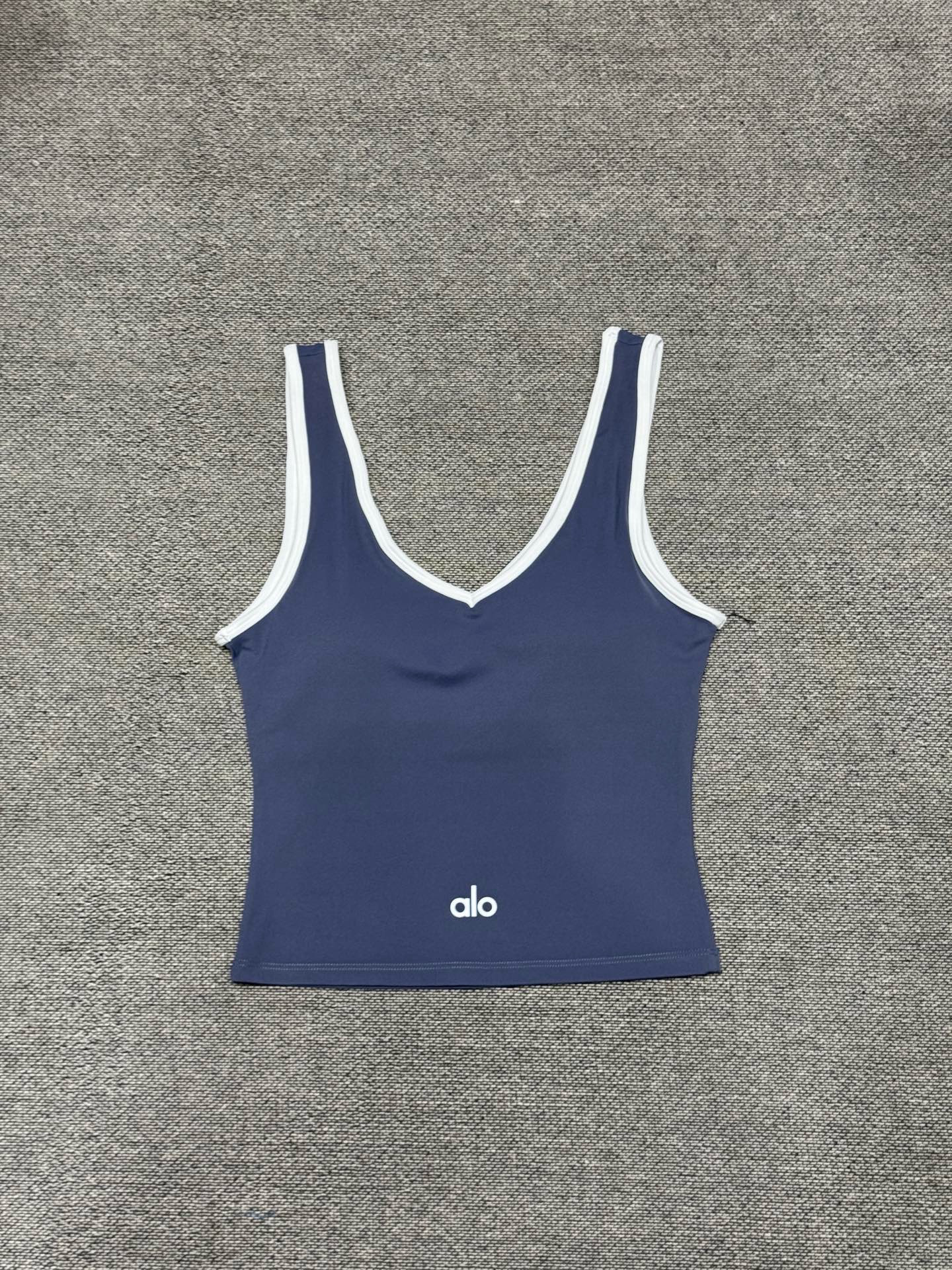 Alo T-Shirt — e0da1f3f Angle 1