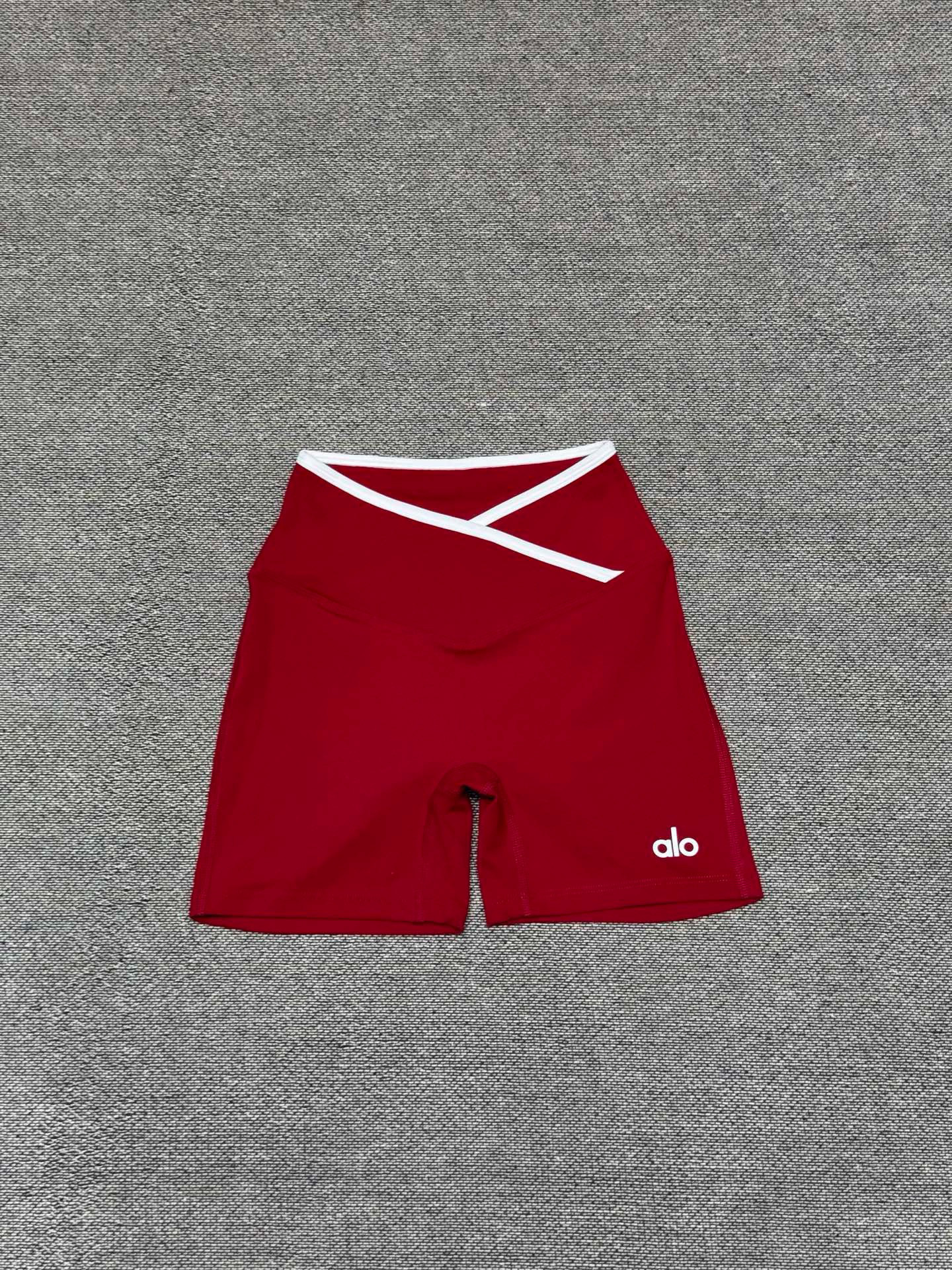 Alo T-Shirt — fe5210c9 Angle 1