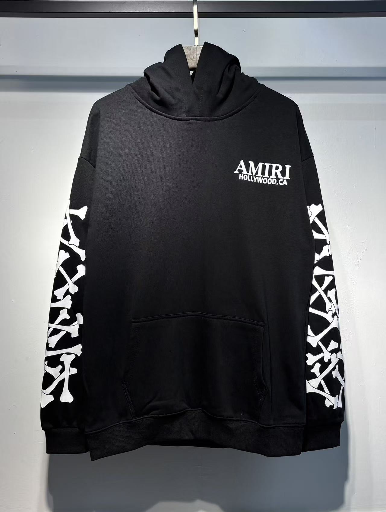 Amiri Hoodie — 647a1612 Angle 1