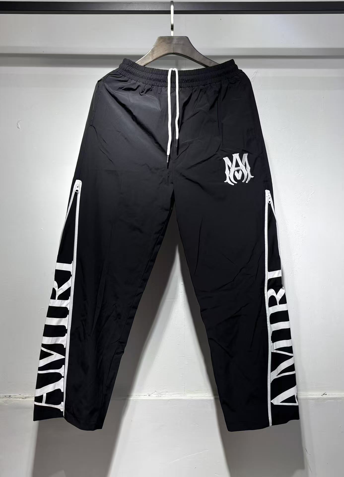 Amiri Pants — 318f44e5 Angle 1