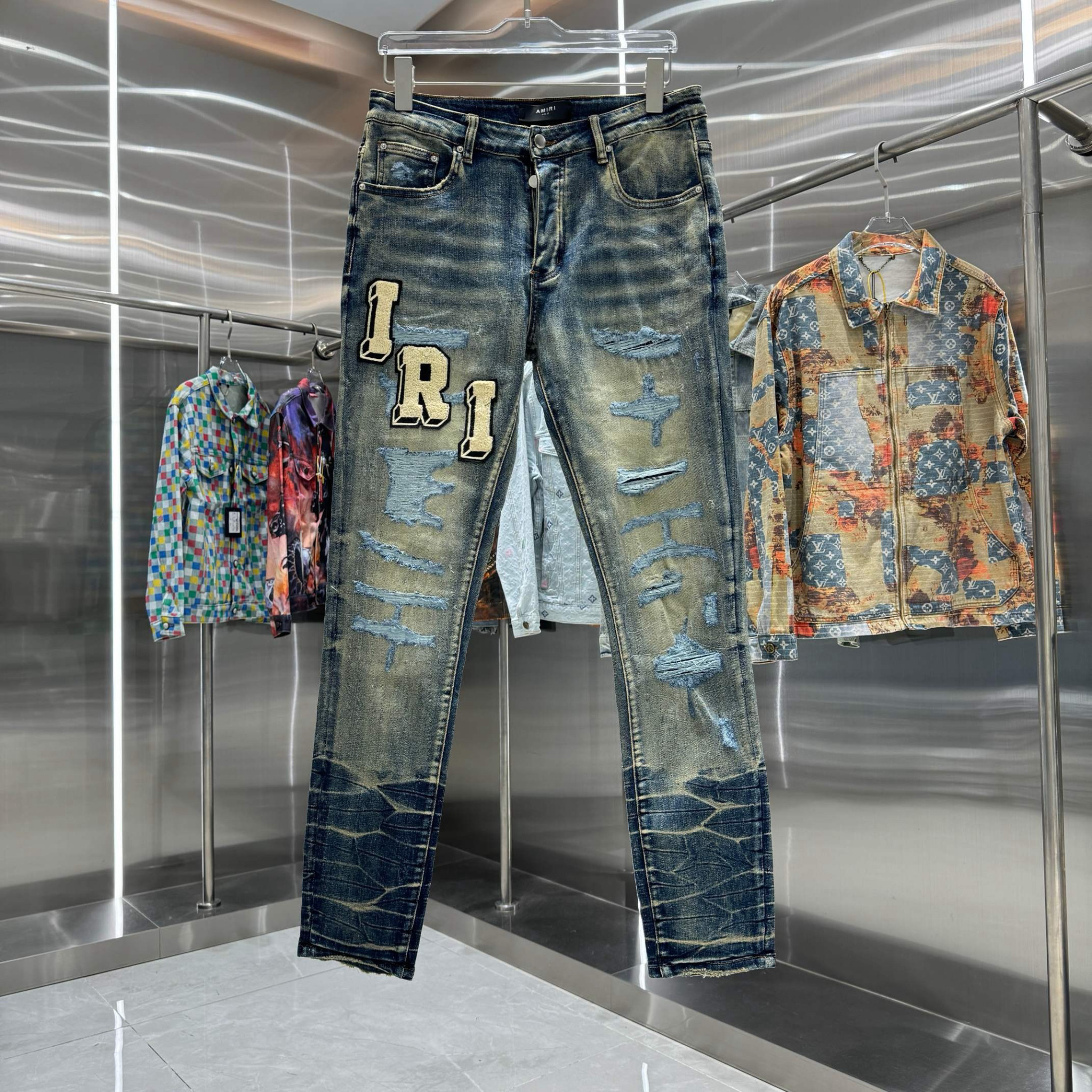 Amiri Pants — 31f10716 Angle 1