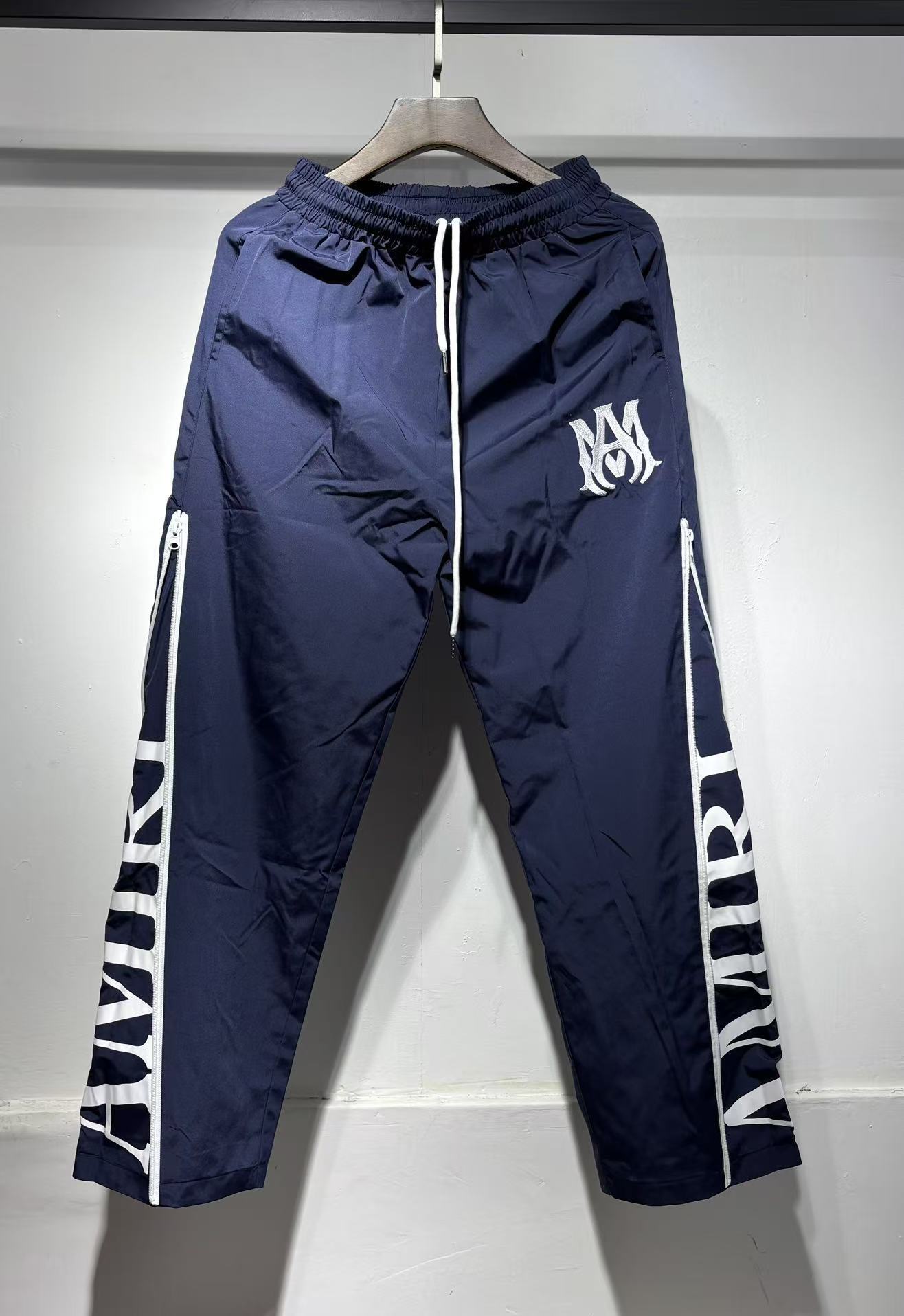 Amiri Pants — aac9c307 Angle 1