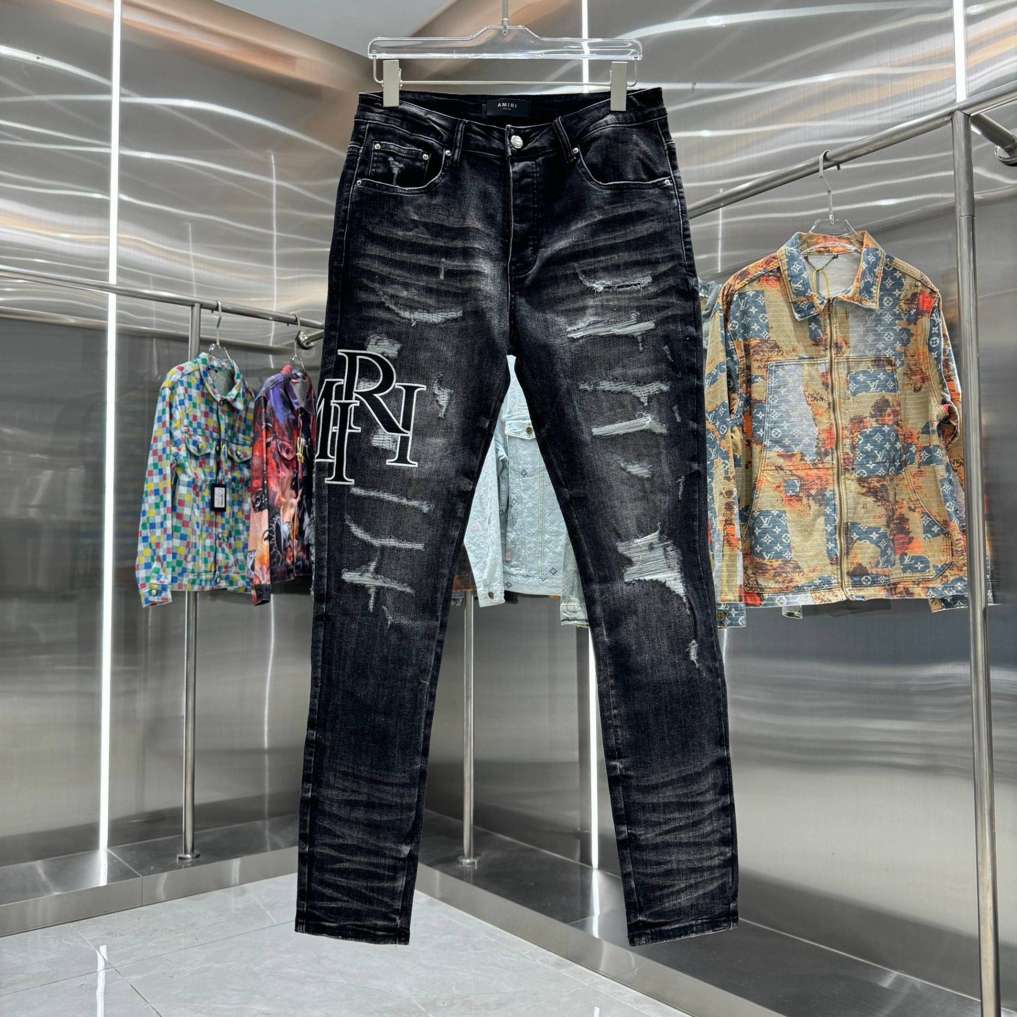 Amiri Pants — e60161dc Angle 1