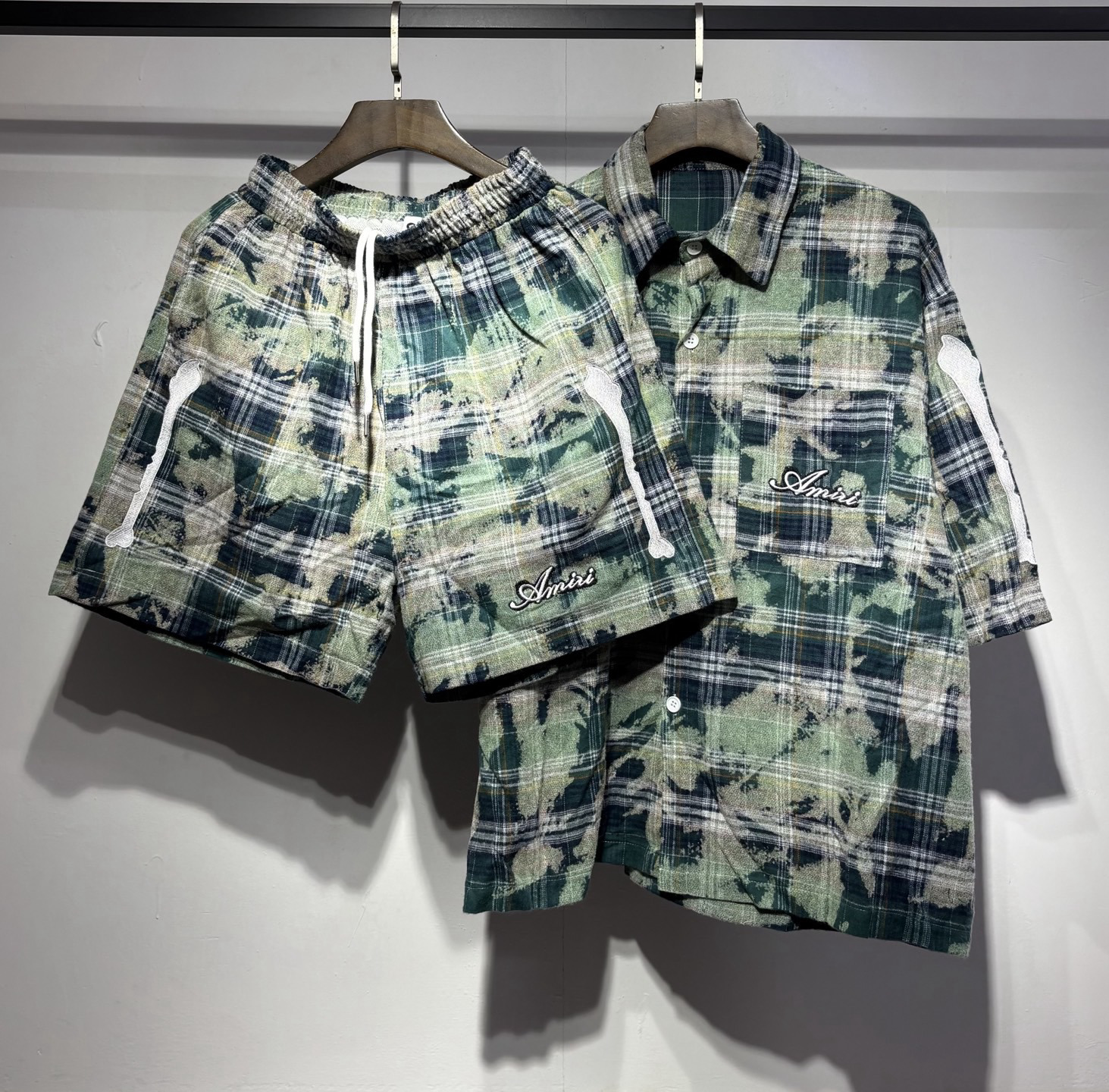 Amiri Shirts — 37a415b1 Angle 1