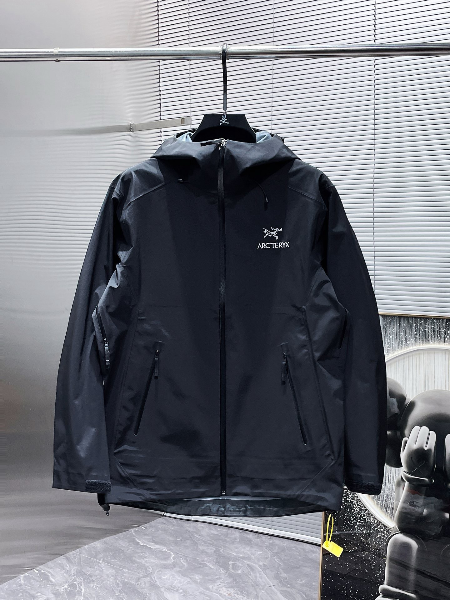 Arc'teryx Hoodie — 0cbdc77d Angle 1