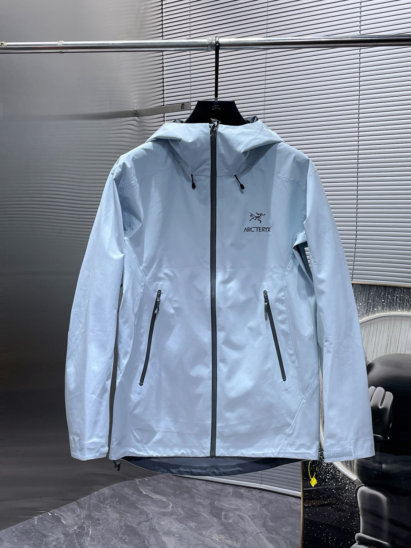 Arc'teryx Hoodie — 0e97a124 Angle 1