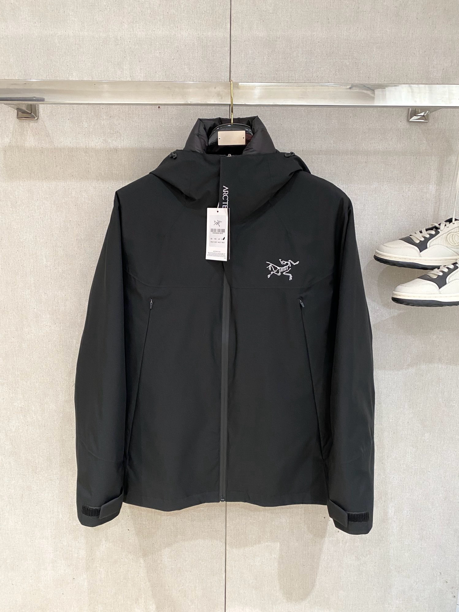 Arc'teryx Hoodie — 1a1a63ba Angle 1