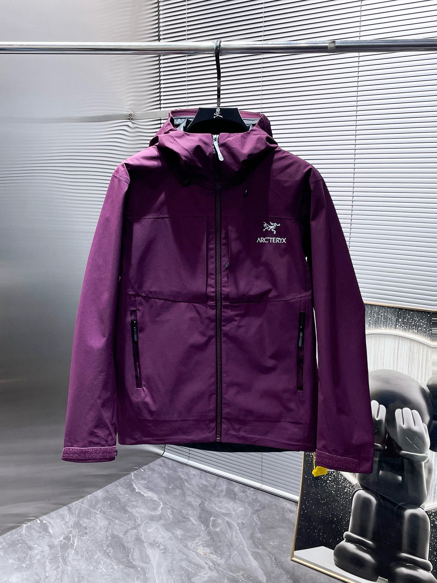 Arc'teryx Hoodie — 1c1dbf62 Angle 1