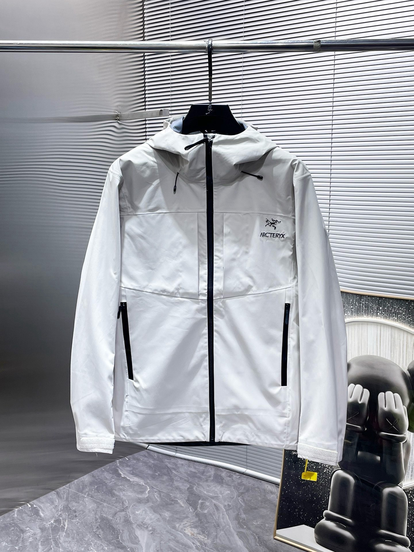 Arc'teryx Hoodie — 1f5d9554 Angle 1