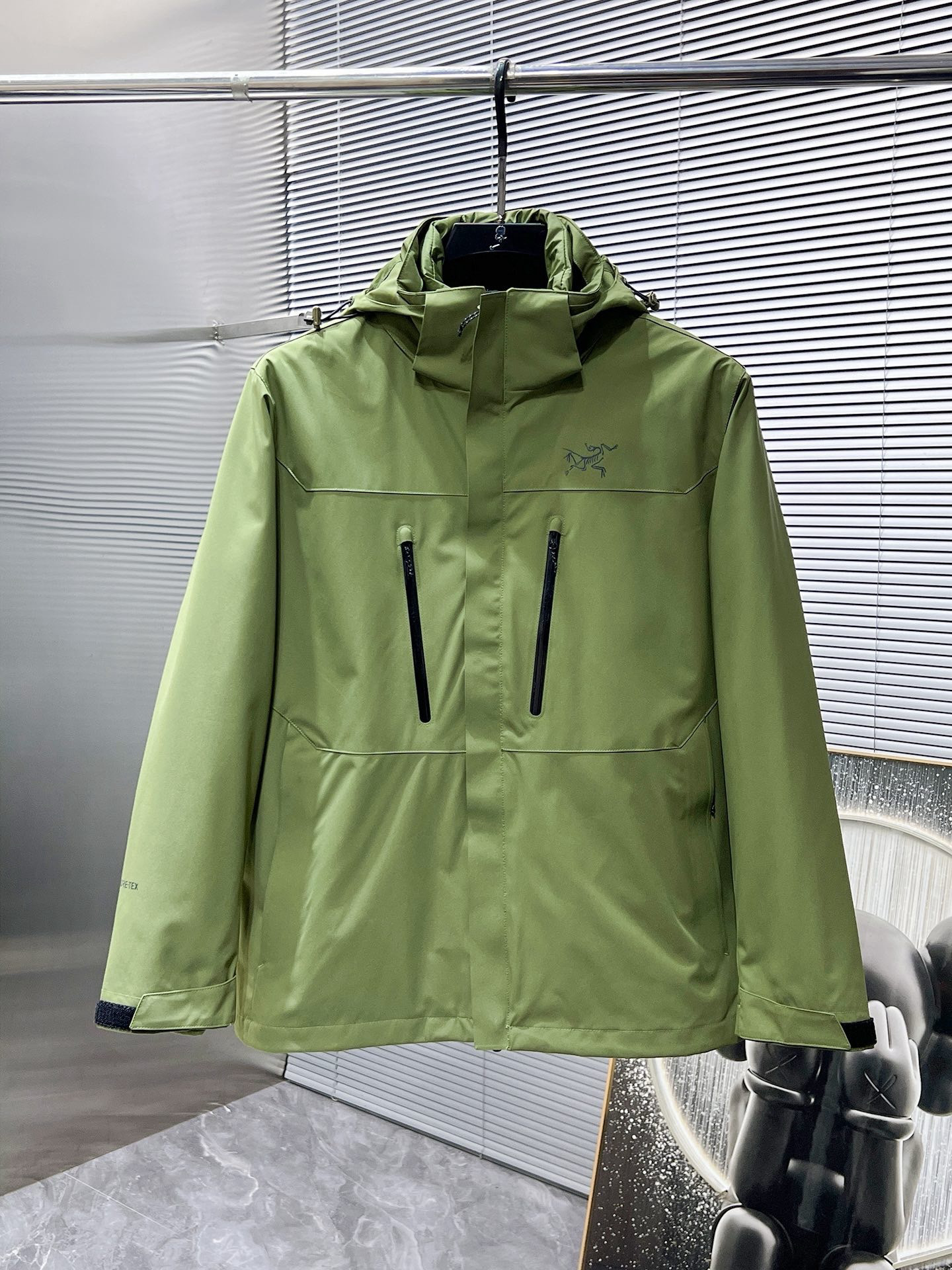 Arc'teryx Hoodie — 2fc2d680 Angle 1