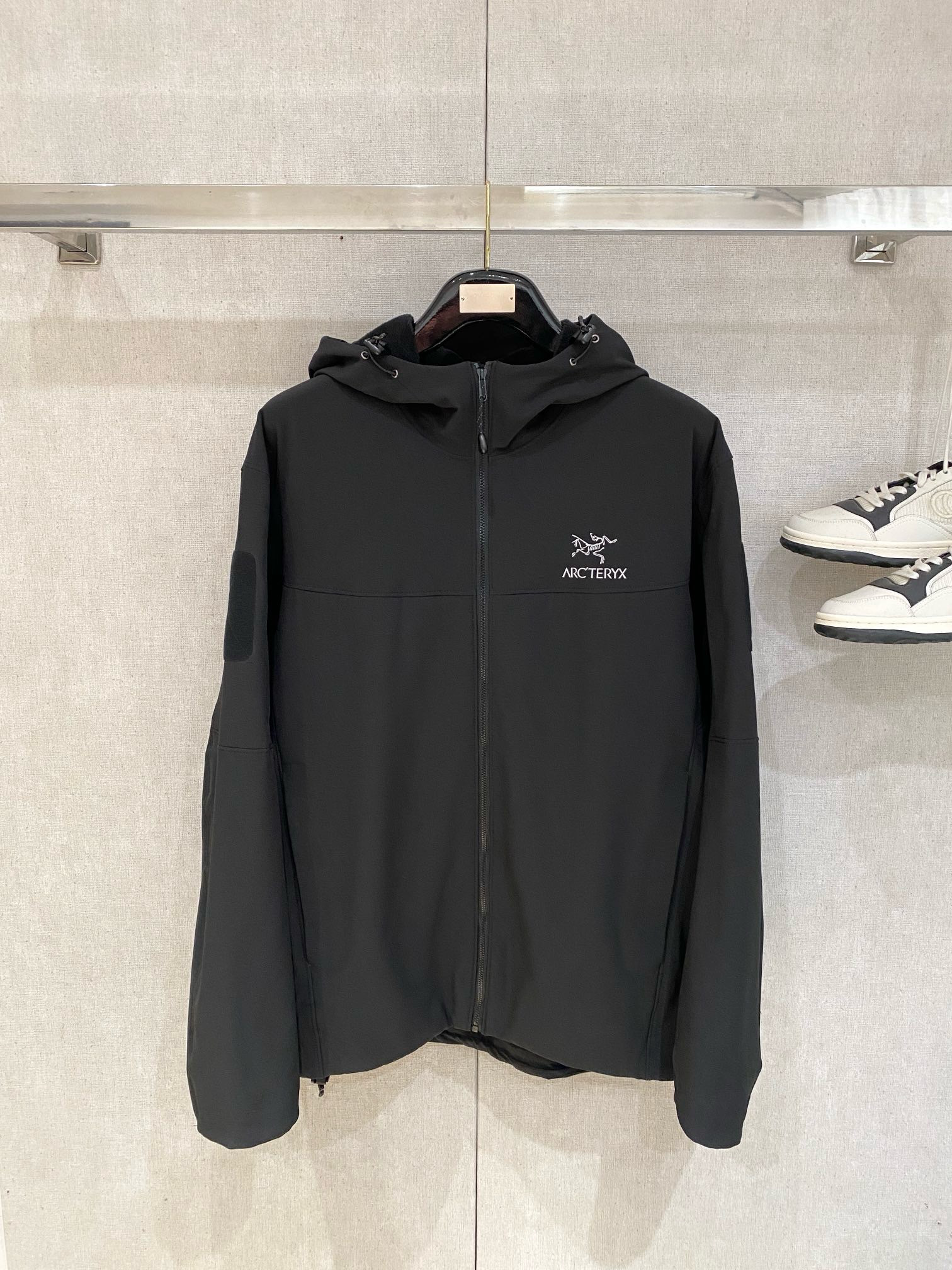 Arc'teryx Hoodie — 31bb946b Angle 1
