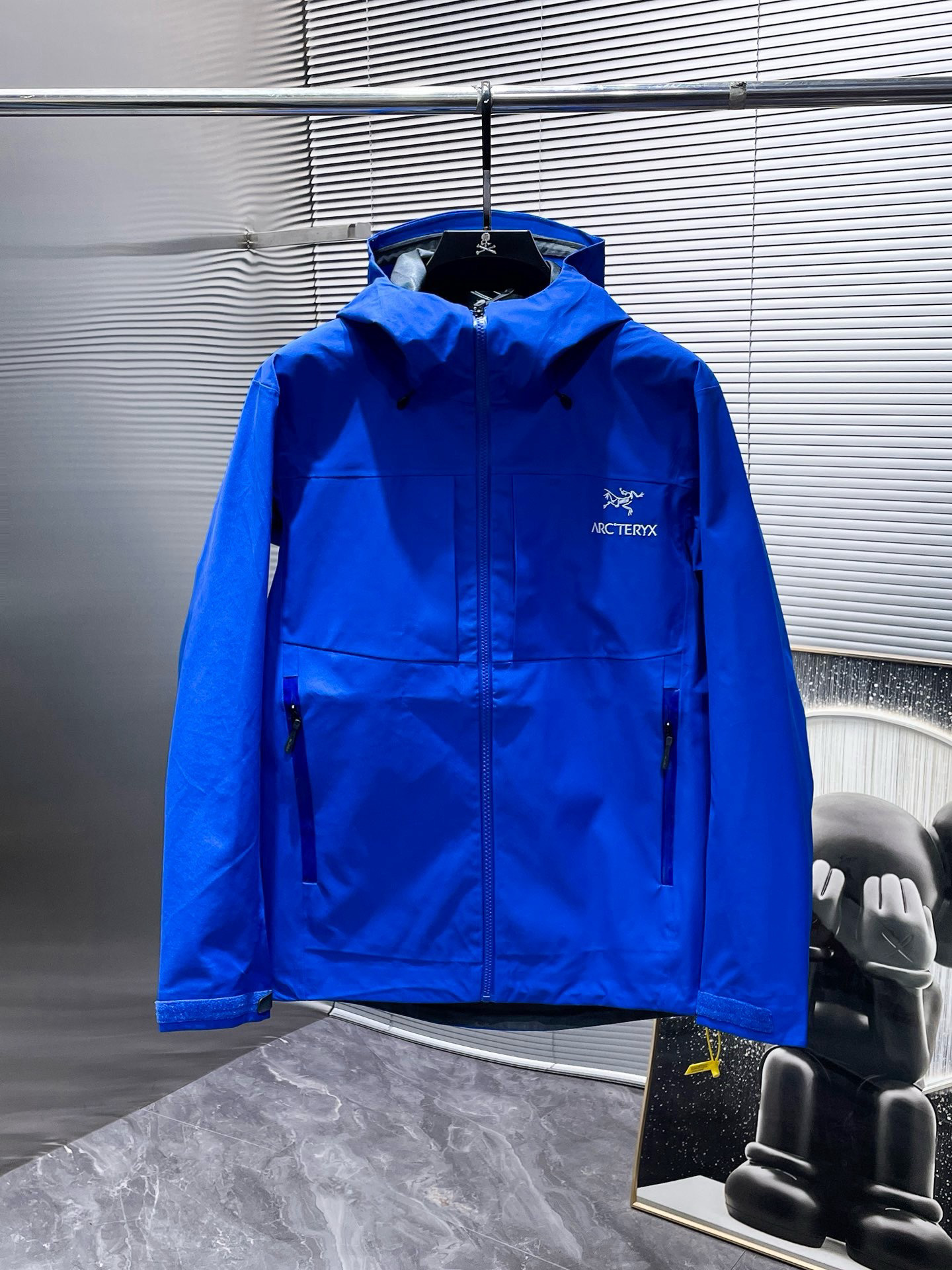 Arc'teryx Hoodie — 46dce405 Angle 1