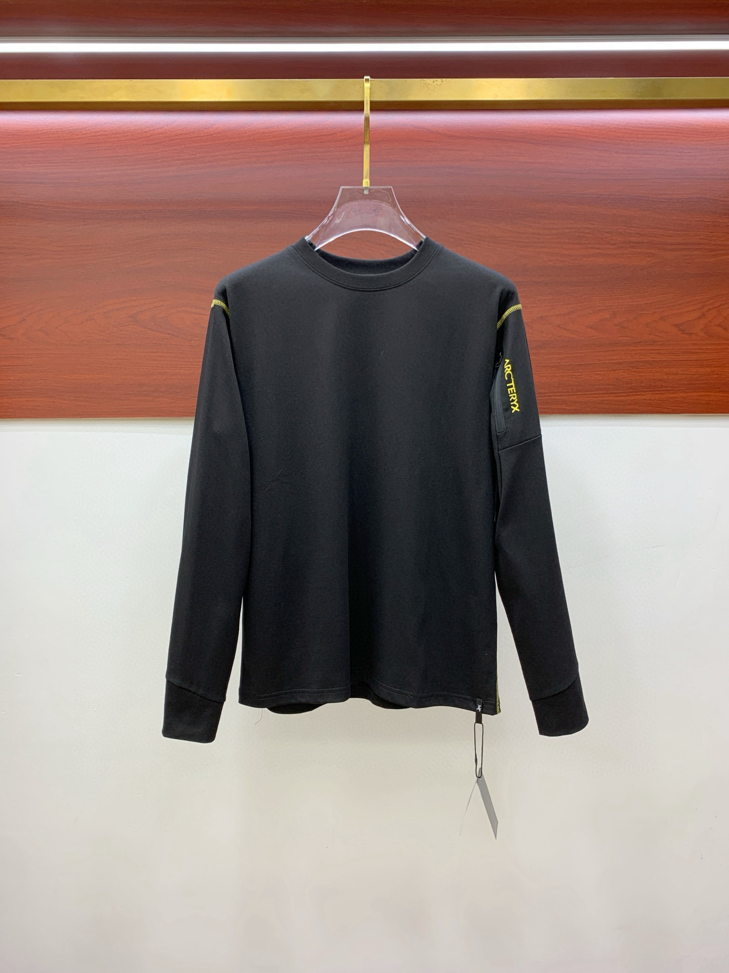 Arc'teryx Hoodie — 57ee6be6 Angle 1