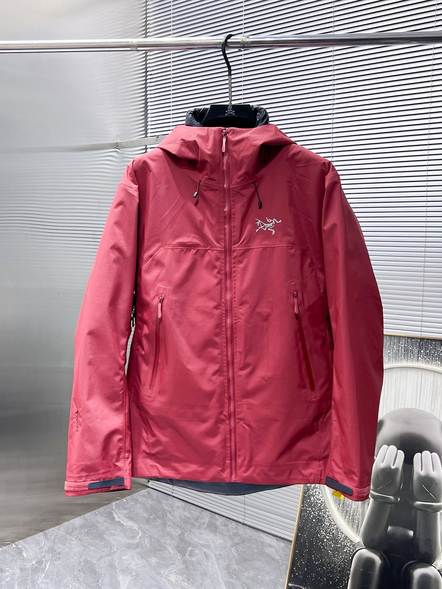 Arc'teryx Hoodie — 594495f4 Angle 1
