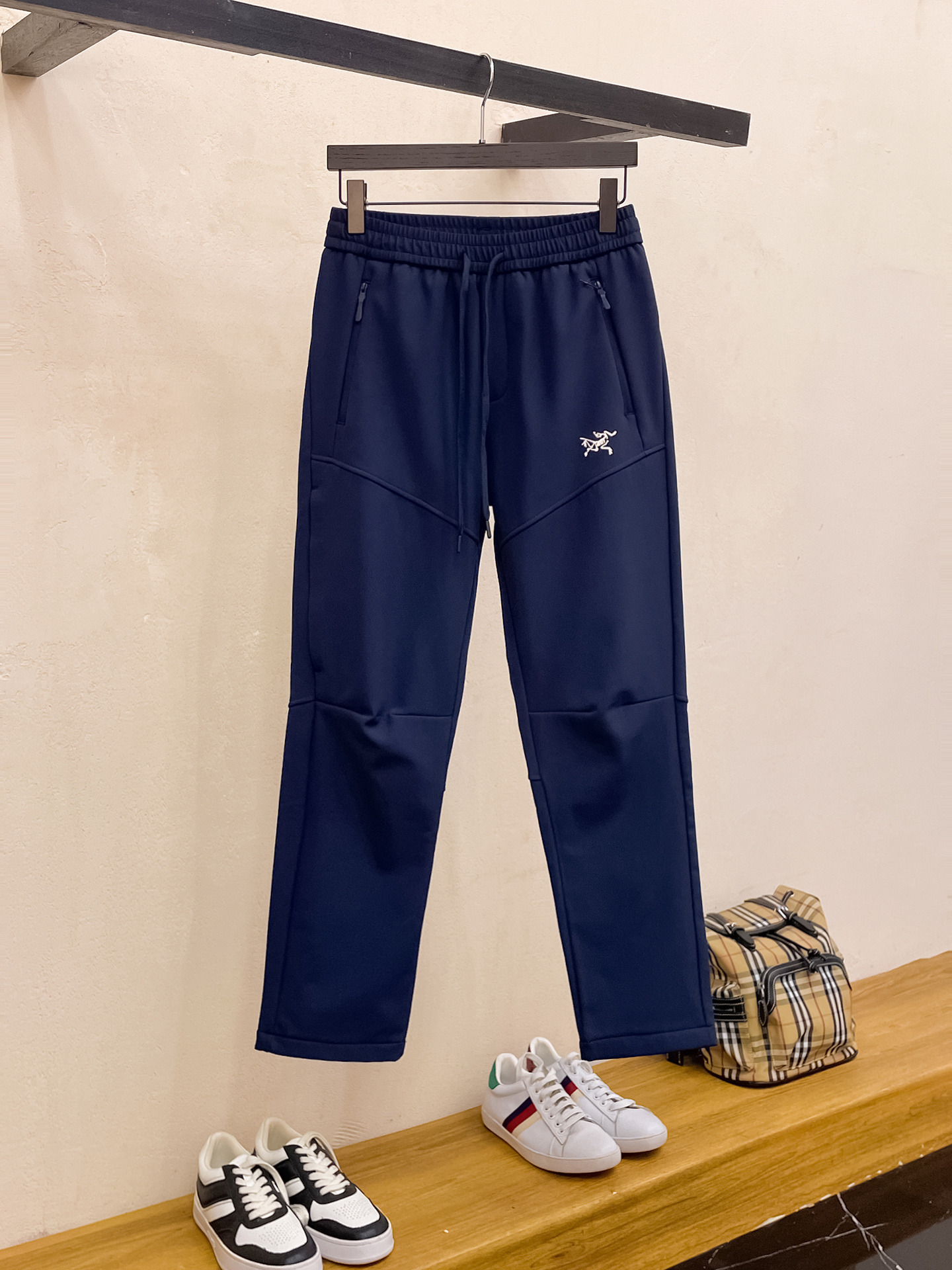 Arc'teryx Hoodie — 5de23d33 Angle 1