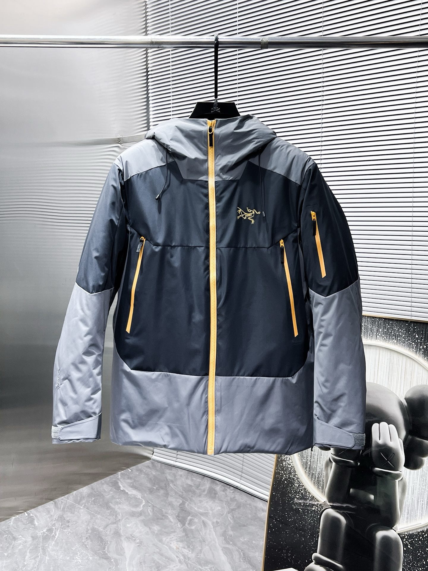 Arc'teryx Hoodie — 60c5d2a0 Angle 1