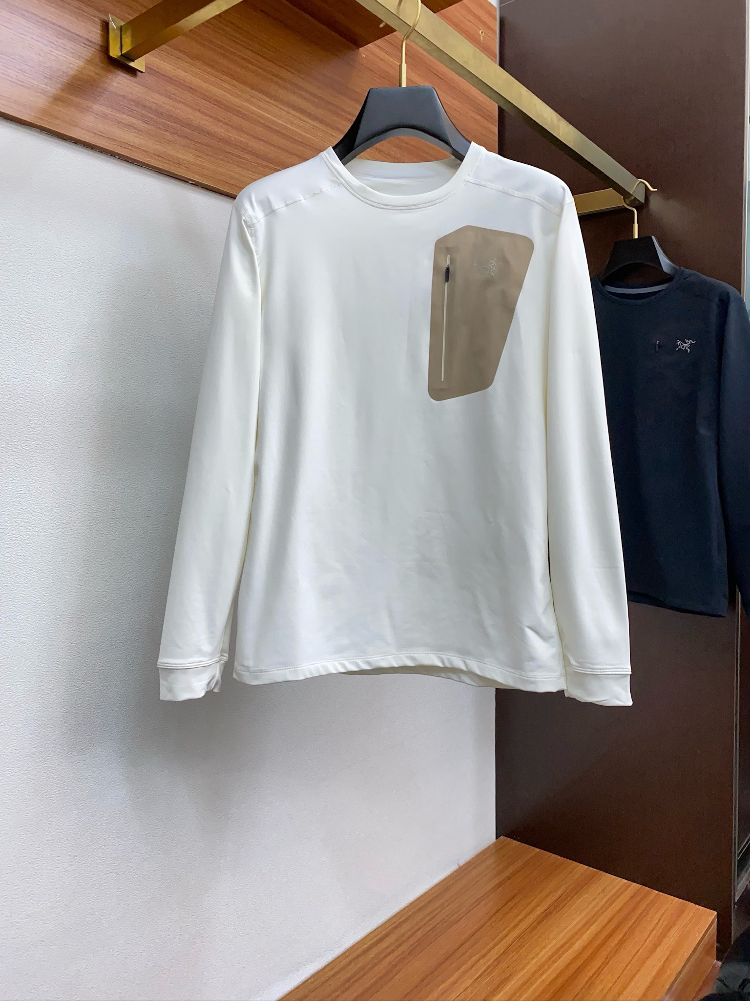 Arc'teryx Hoodie — 71e99902 Angle 1