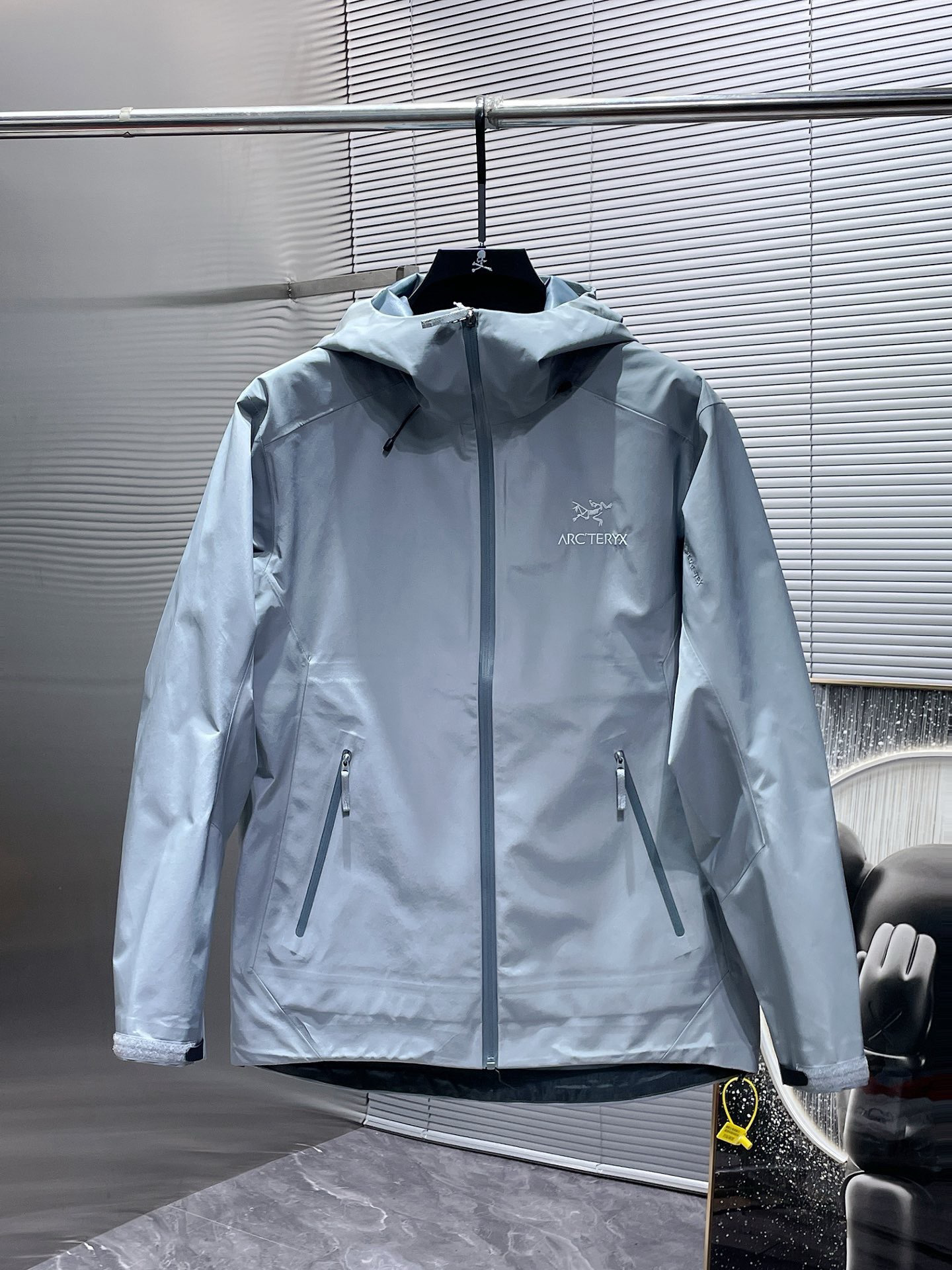 Arc'teryx Hoodie — 7886ec73 Angle 1
