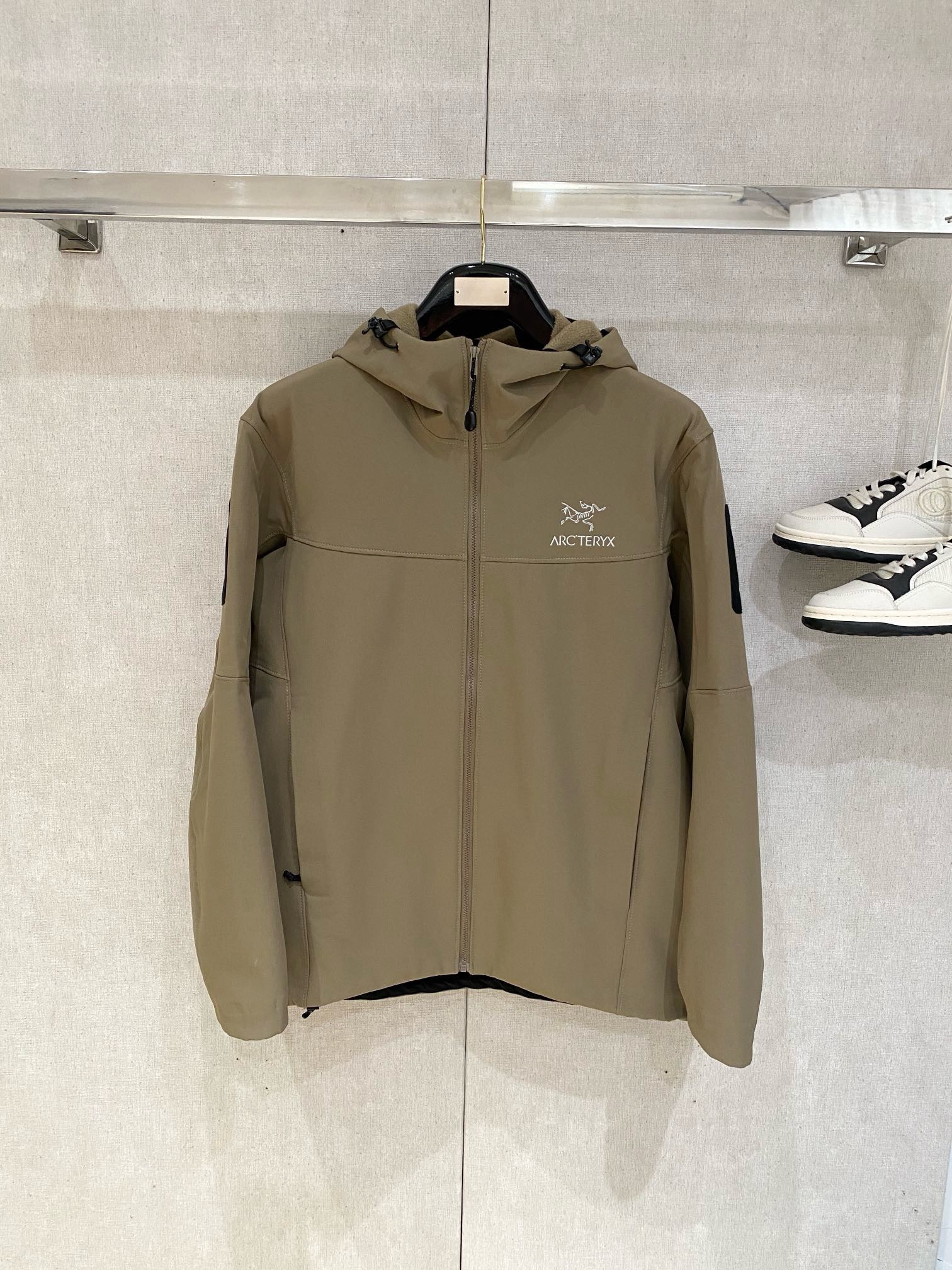 Arc'teryx Hoodie — 8613a05d Angle 1